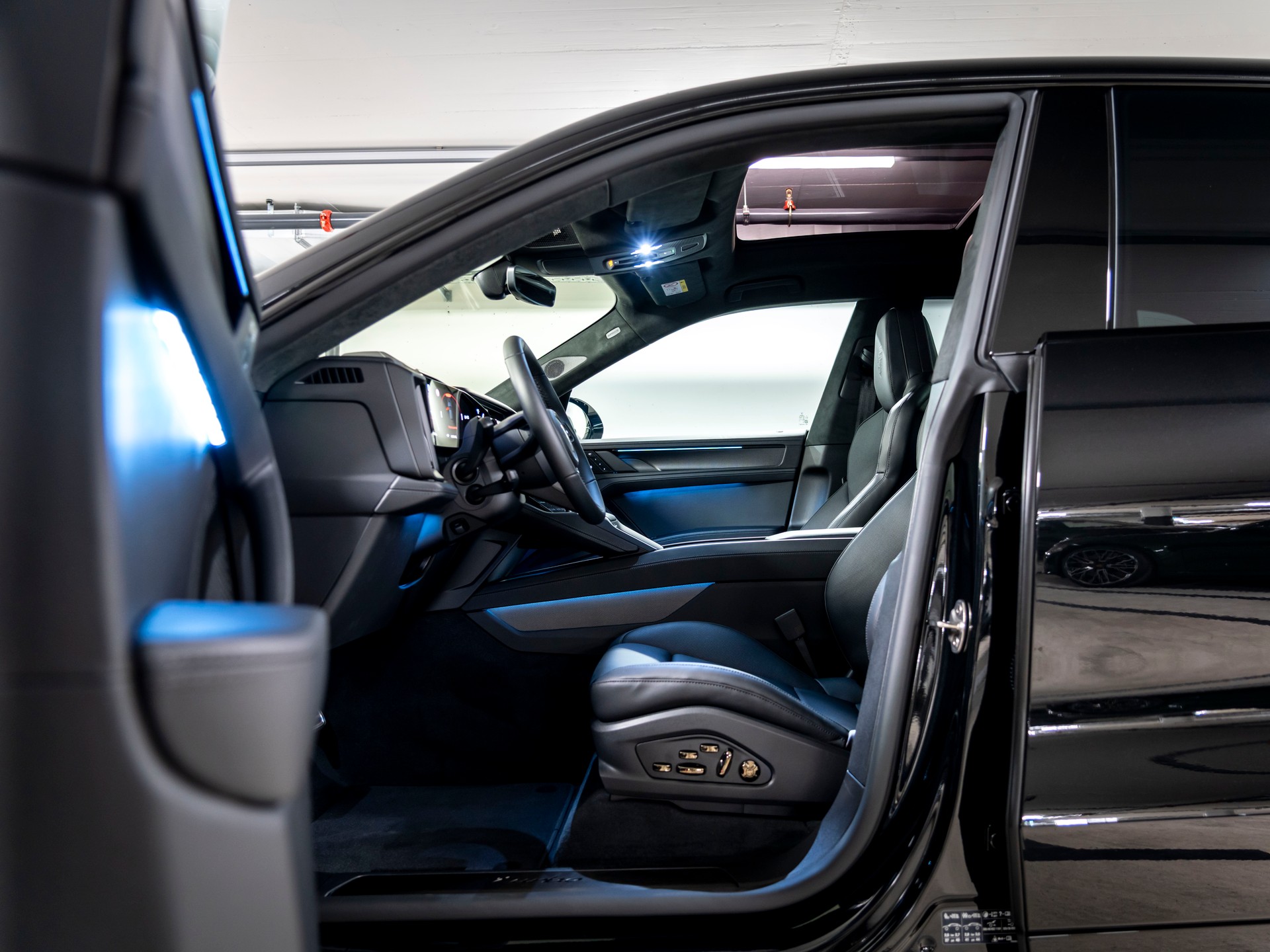 PORSCHE Cayenne Turbo Electric 113 kWh-image-18