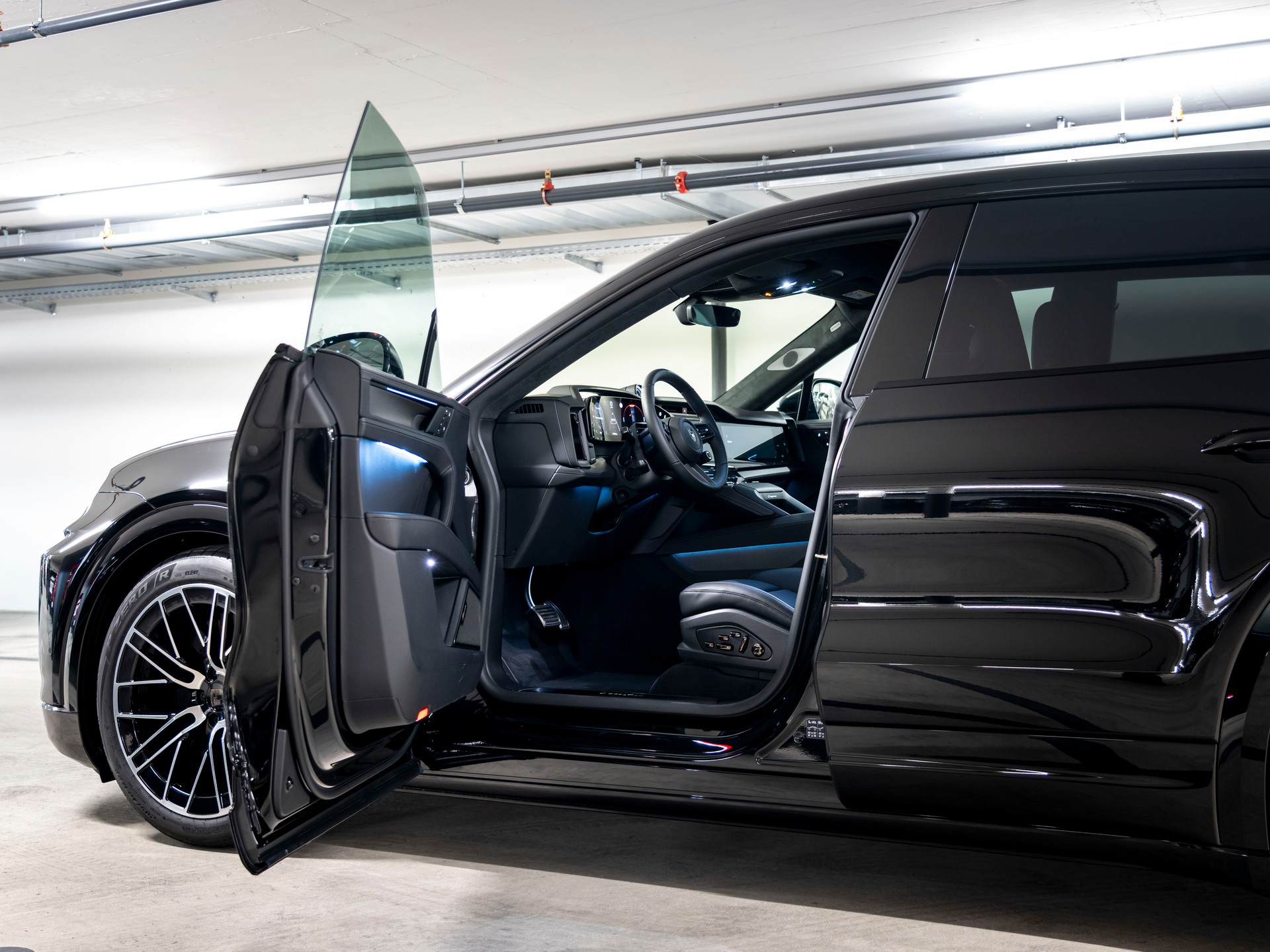 PORSCHE Cayenne Turbo Electric 113 kWh-image-17