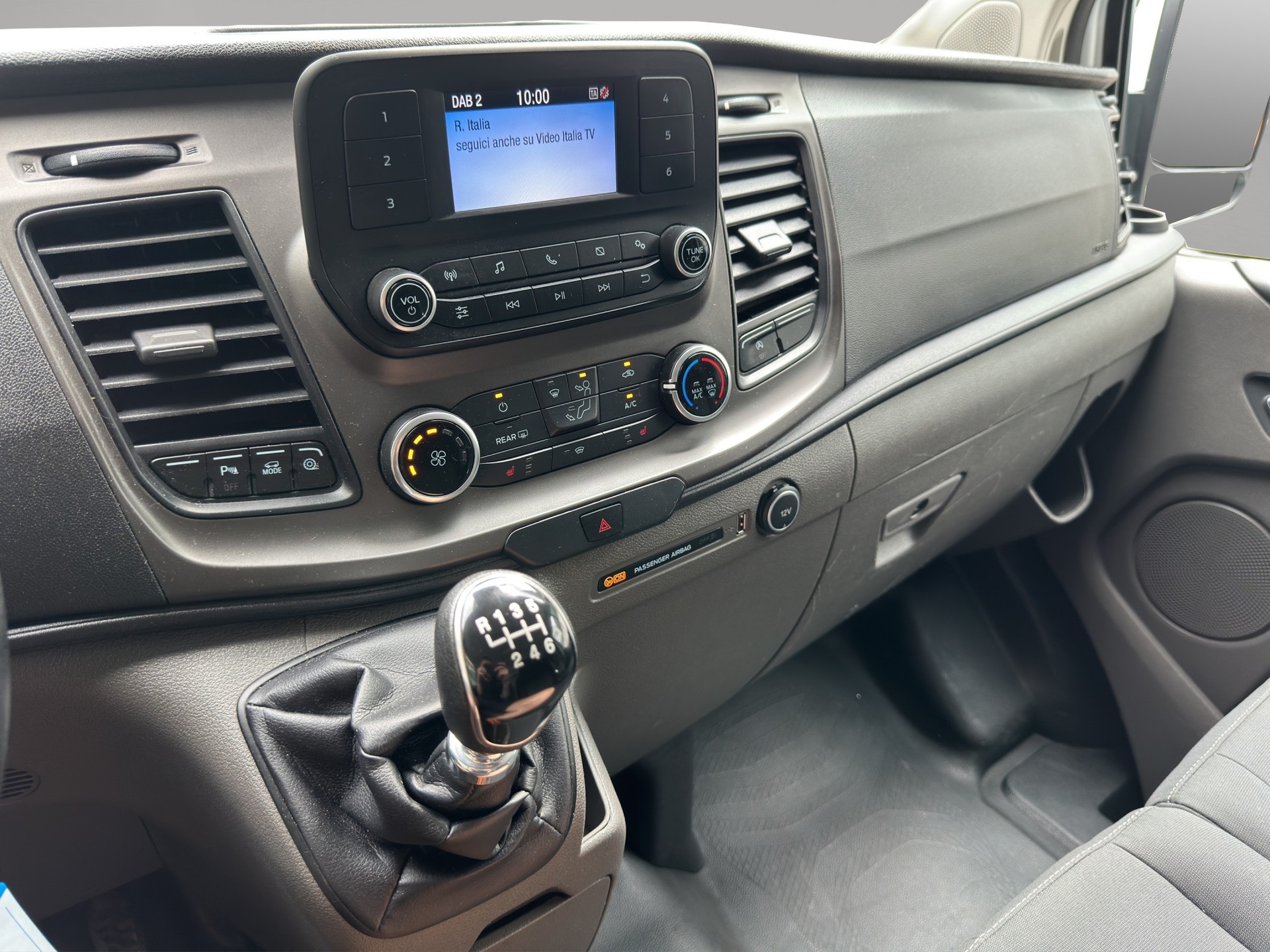 FORD Transit Custom Van 320 L1H1 Ambiente-image-9