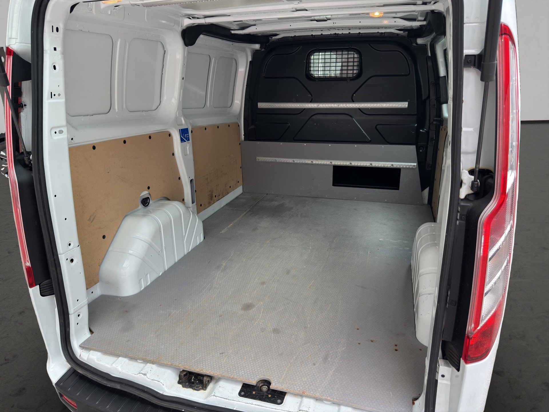 FORD Transit Custom Van 320 L1H1 Ambiente-image-12