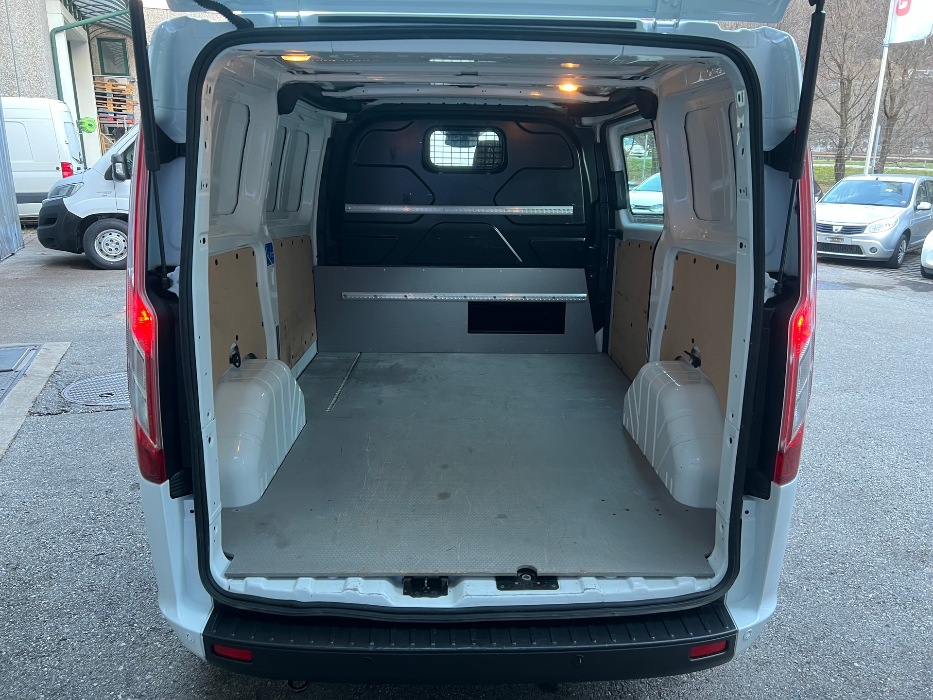 FORD Transit Custom Van 320 L1H1 Ambiente-image-13