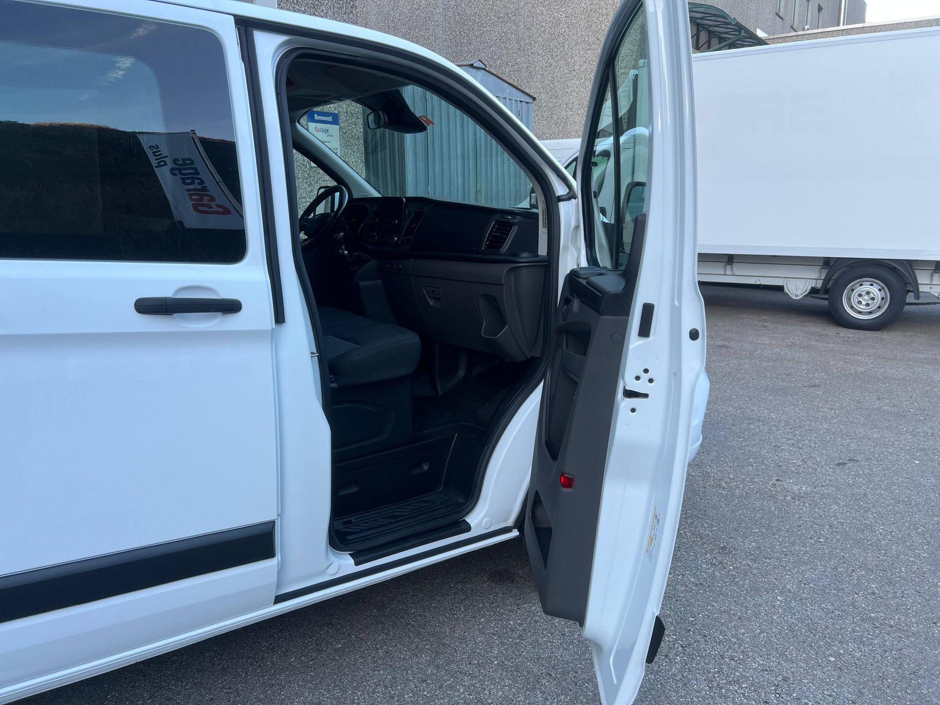 FORD Transit Custom Van 320 L1H1 Ambiente-image-10