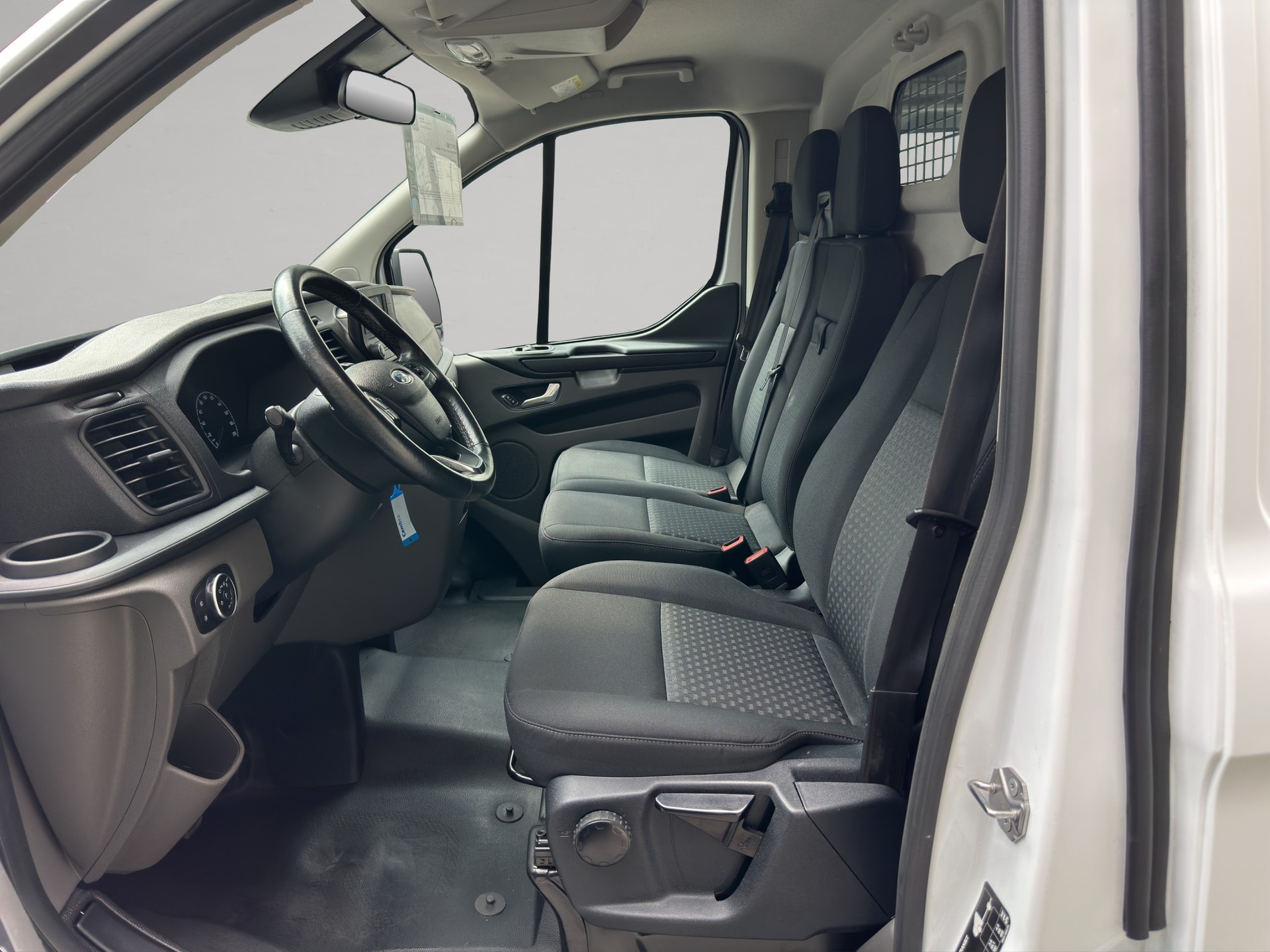 FORD Transit Custom Van 320 L1H1 Ambiente-image-5