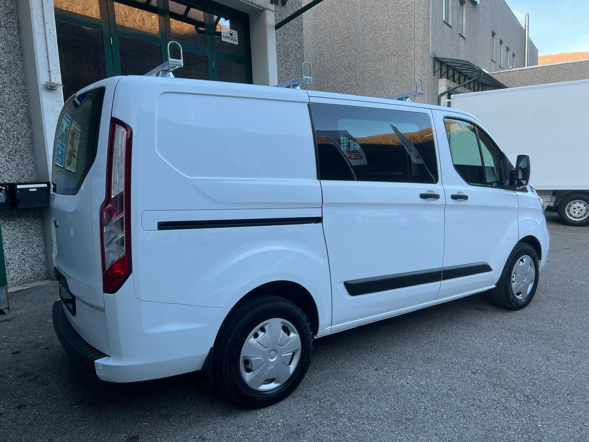 FORD Transit Custom Van 320 L1H1 Ambiente-image-3