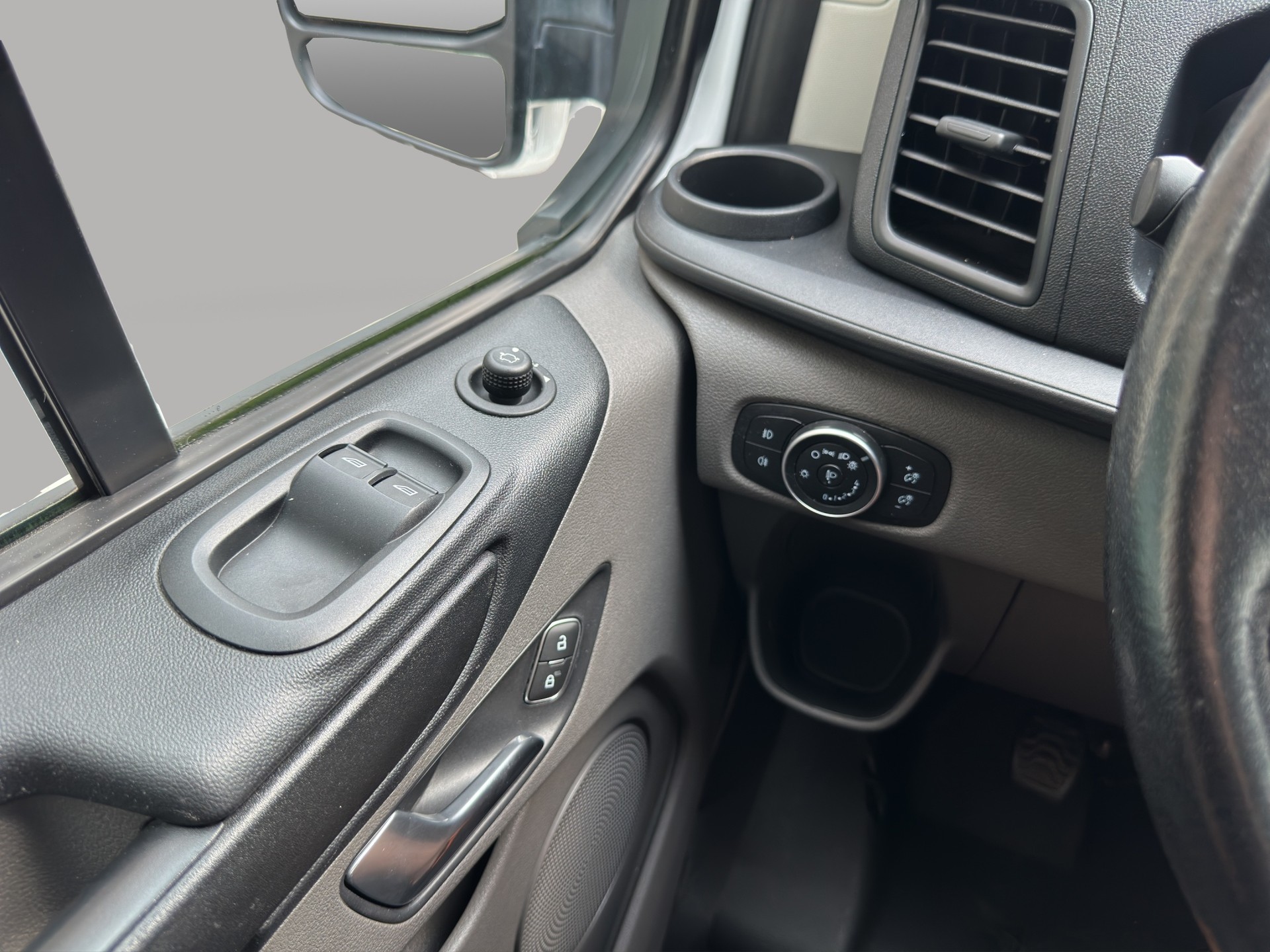FORD Transit Custom Van 320 L1H1 Ambiente-image-8