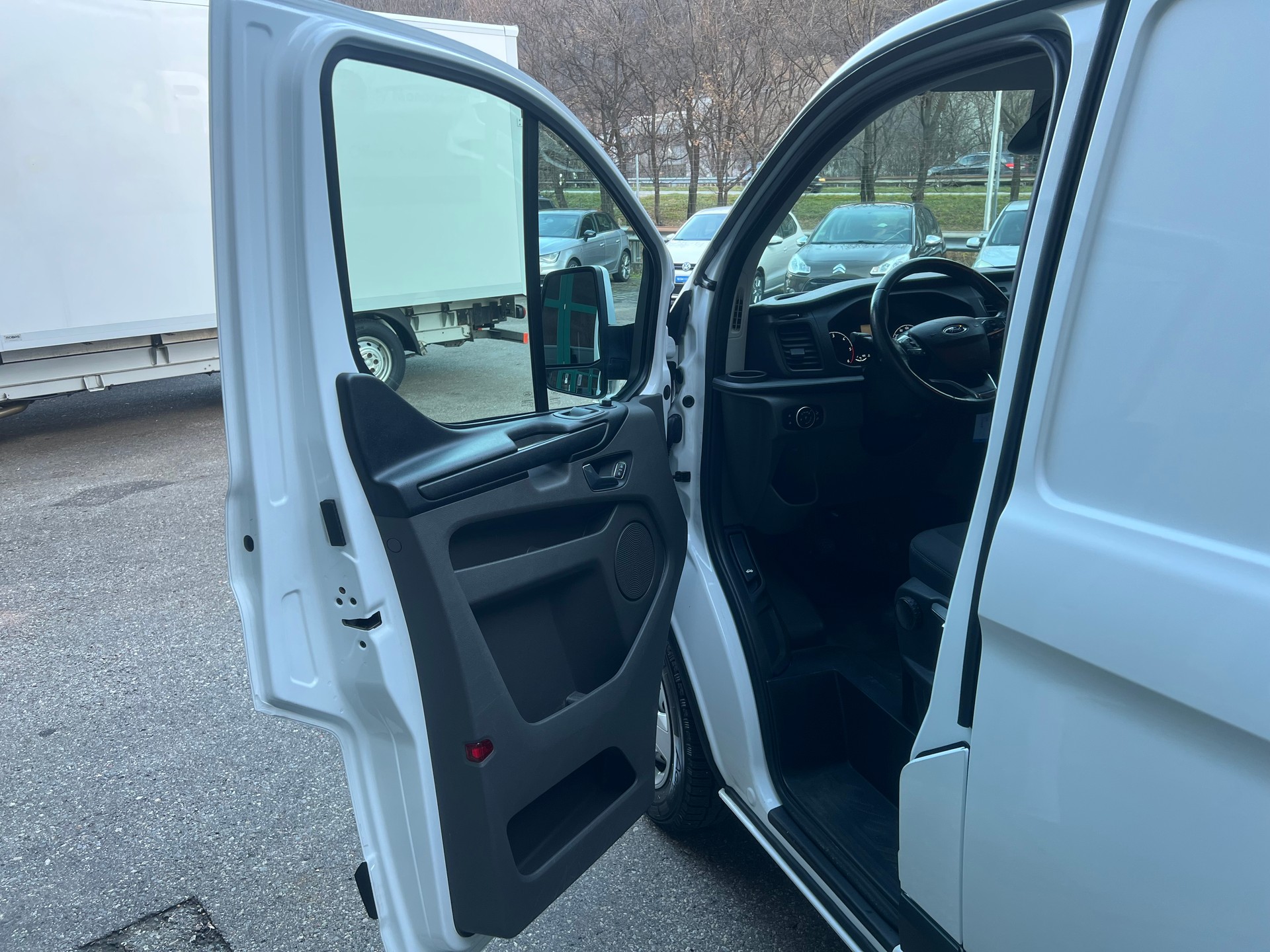 FORD Transit Custom Van 320 L1H1 Ambiente-image-4