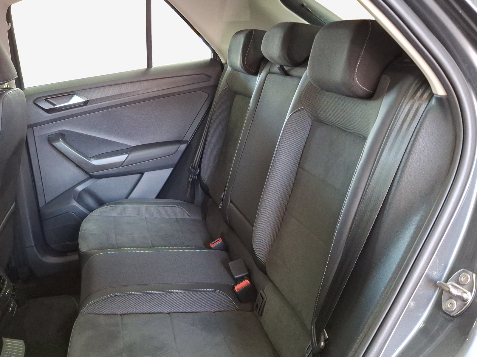 VW T-Roc 2.0 TSI Style DSG 4Motion-image-11