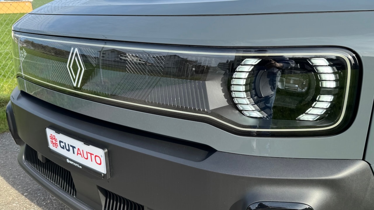 RENAULT R4 E-Tech Comfort Range 52 kWh Iconic-image-9