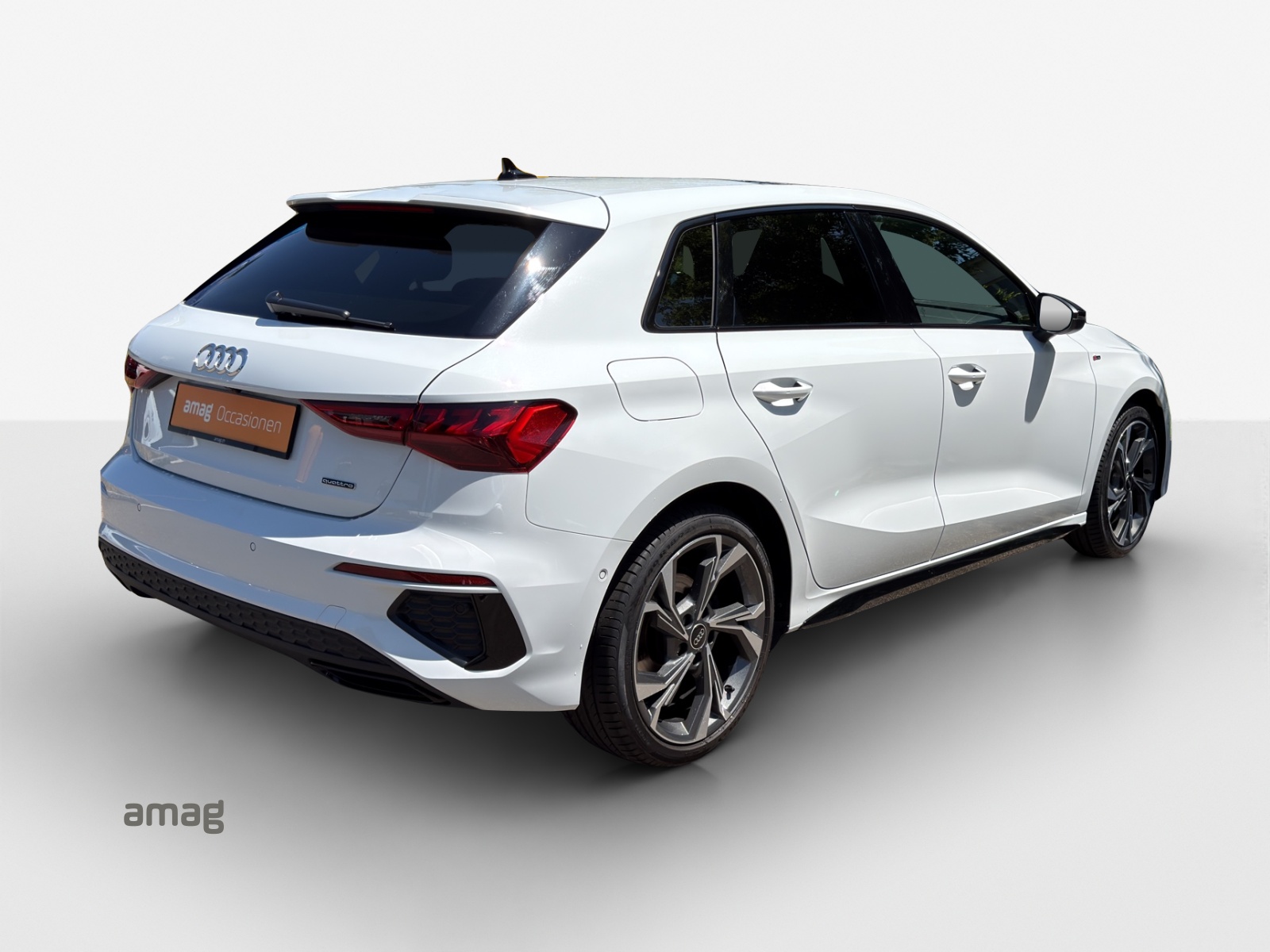 AUDI A3 Sportback 40 TFSI S line quattro S-tronic-image-4