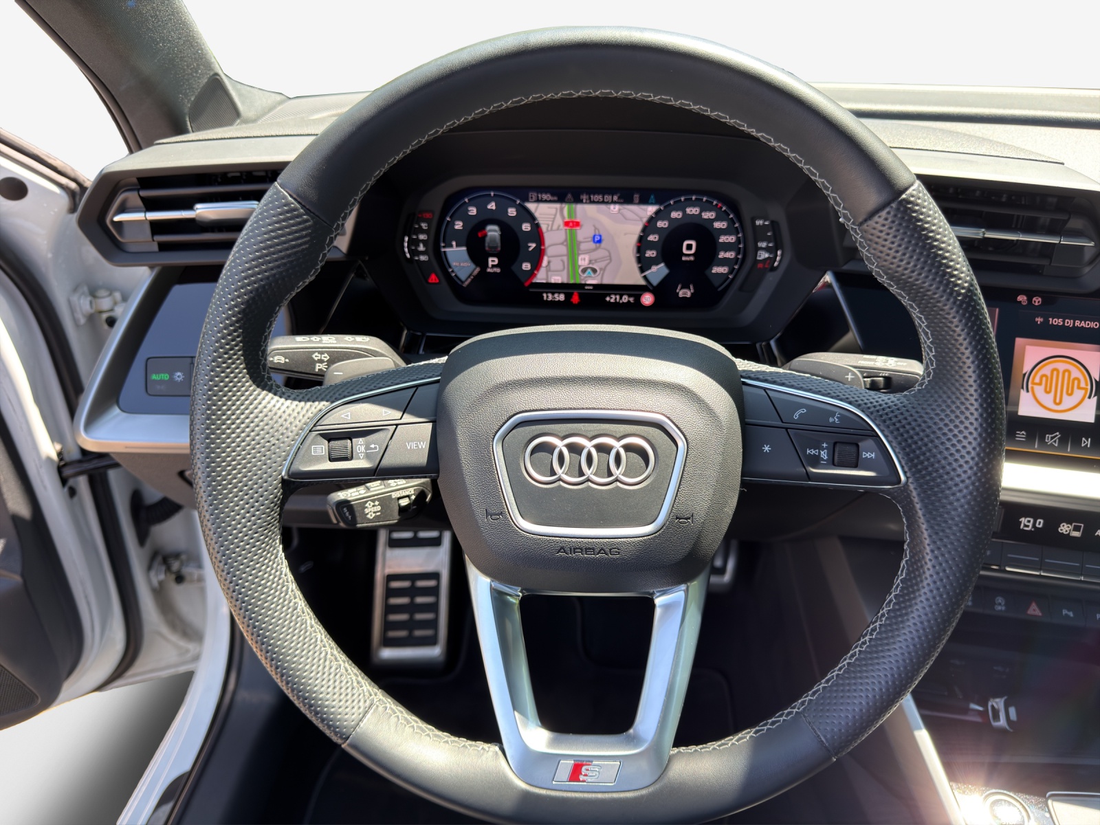 AUDI A3 Sportback 40 TFSI S line quattro S-tronic-image-9