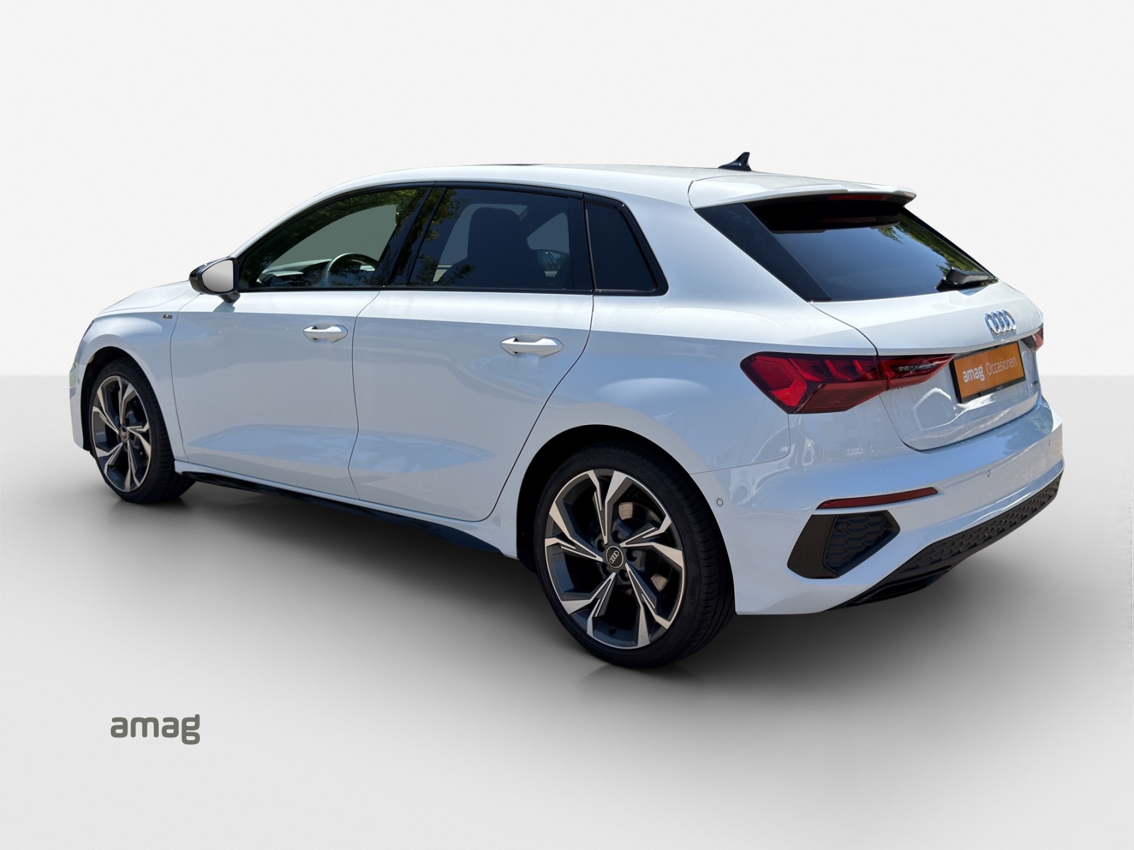 AUDI A3 Sportback 40 TFSI S line quattro S-tronic-image-2