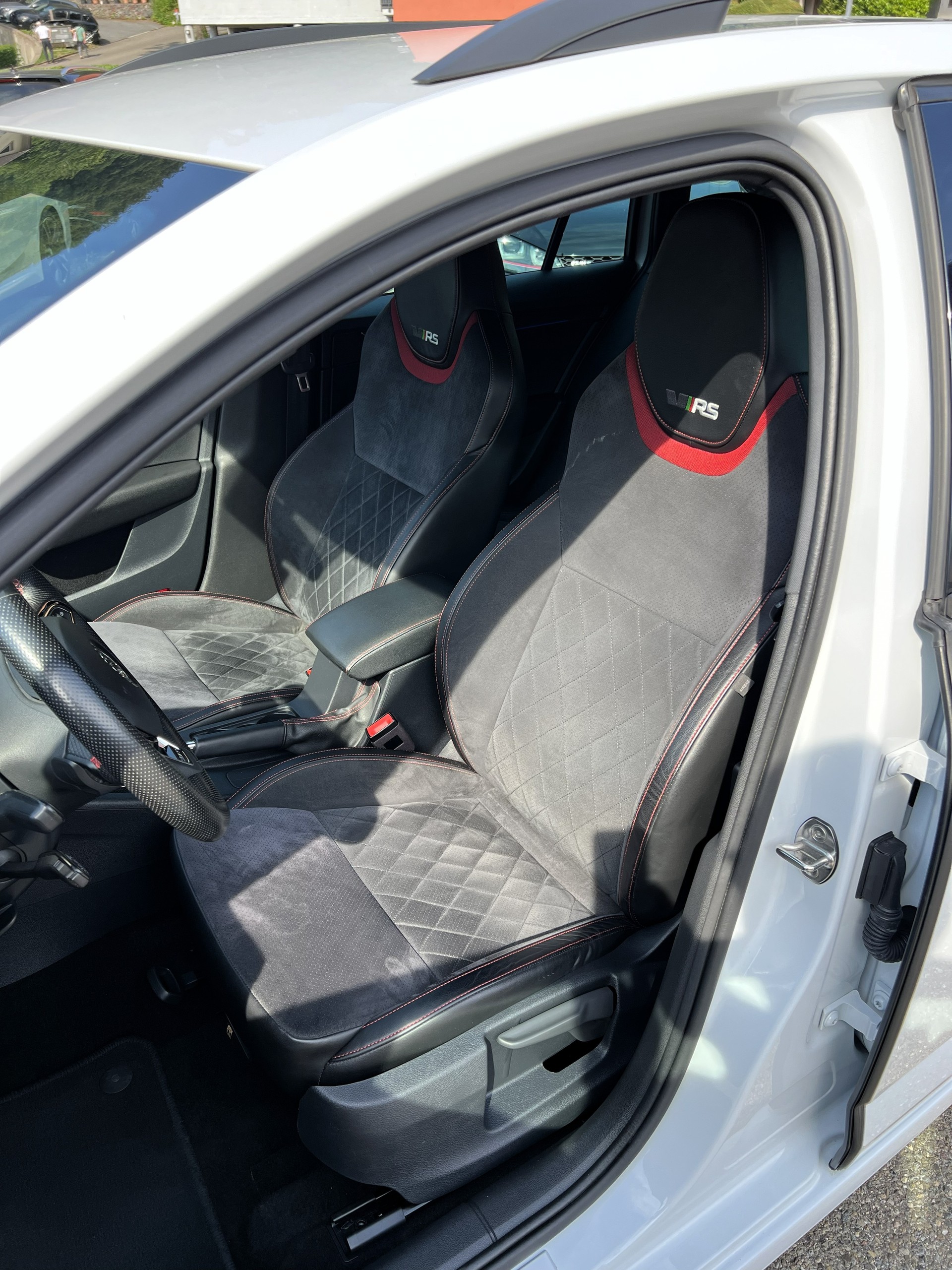 SKODA Octavia Combi 2.0 TDI RS 4x4 DSG-image-16