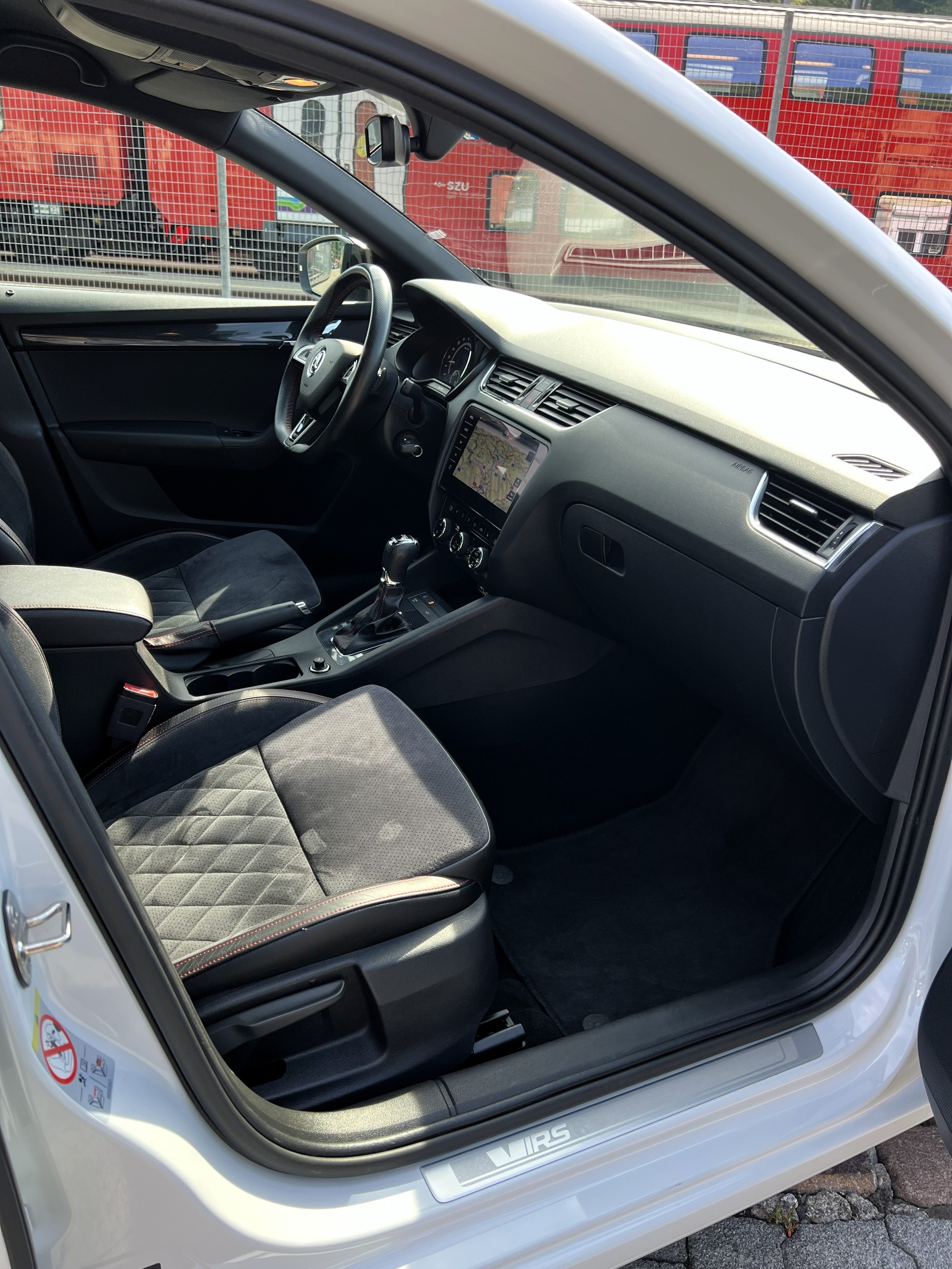 SKODA Octavia Combi 2.0 TDI RS 4x4 DSG-image-14
