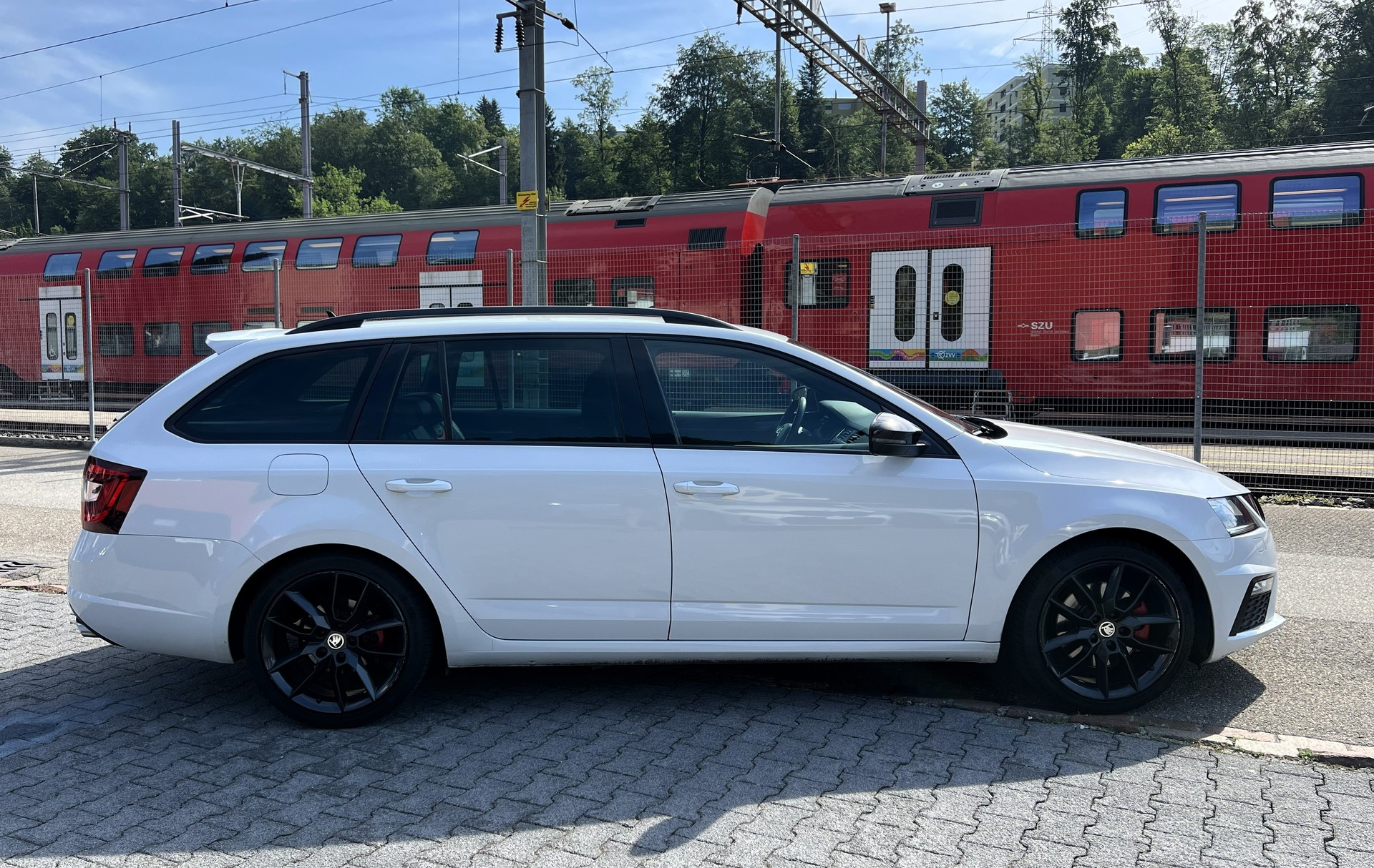 SKODA Octavia Combi 2.0 TDI RS 4x4 DSG-image-5