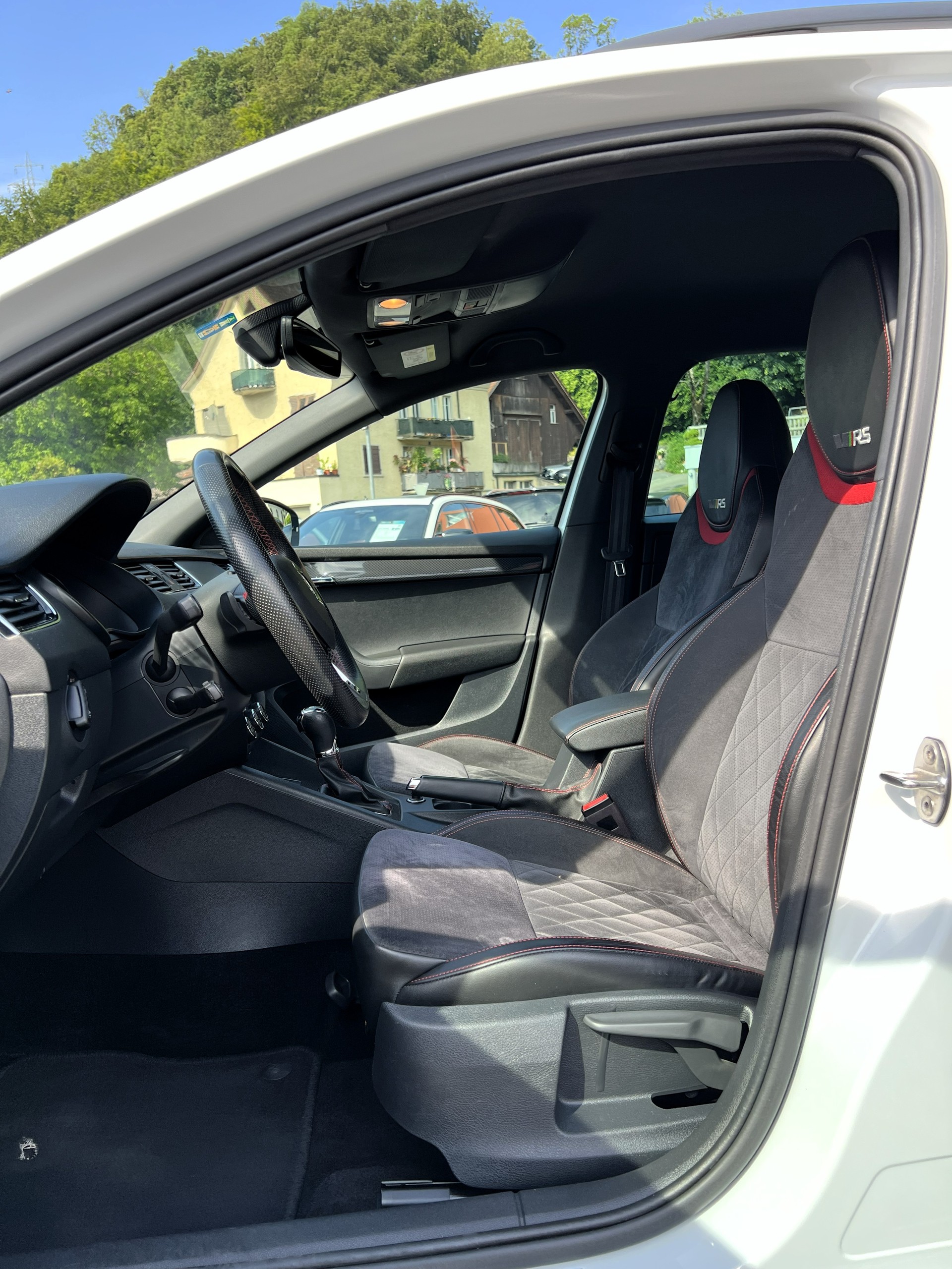 SKODA Octavia Combi 2.0 TDI RS 4x4 DSG-image-18