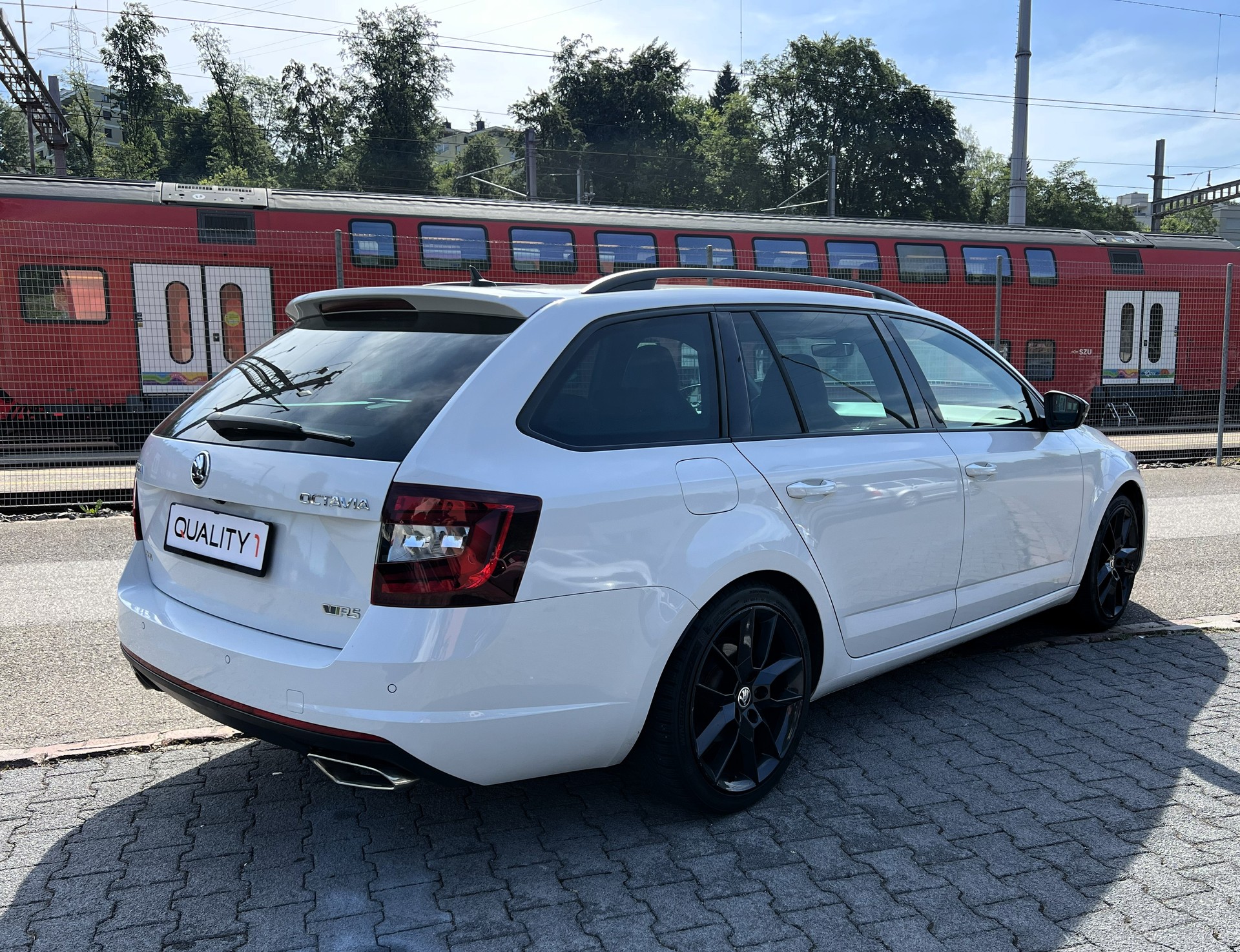 SKODA Octavia Combi 2.0 TDI RS 4x4 DSG-image-4