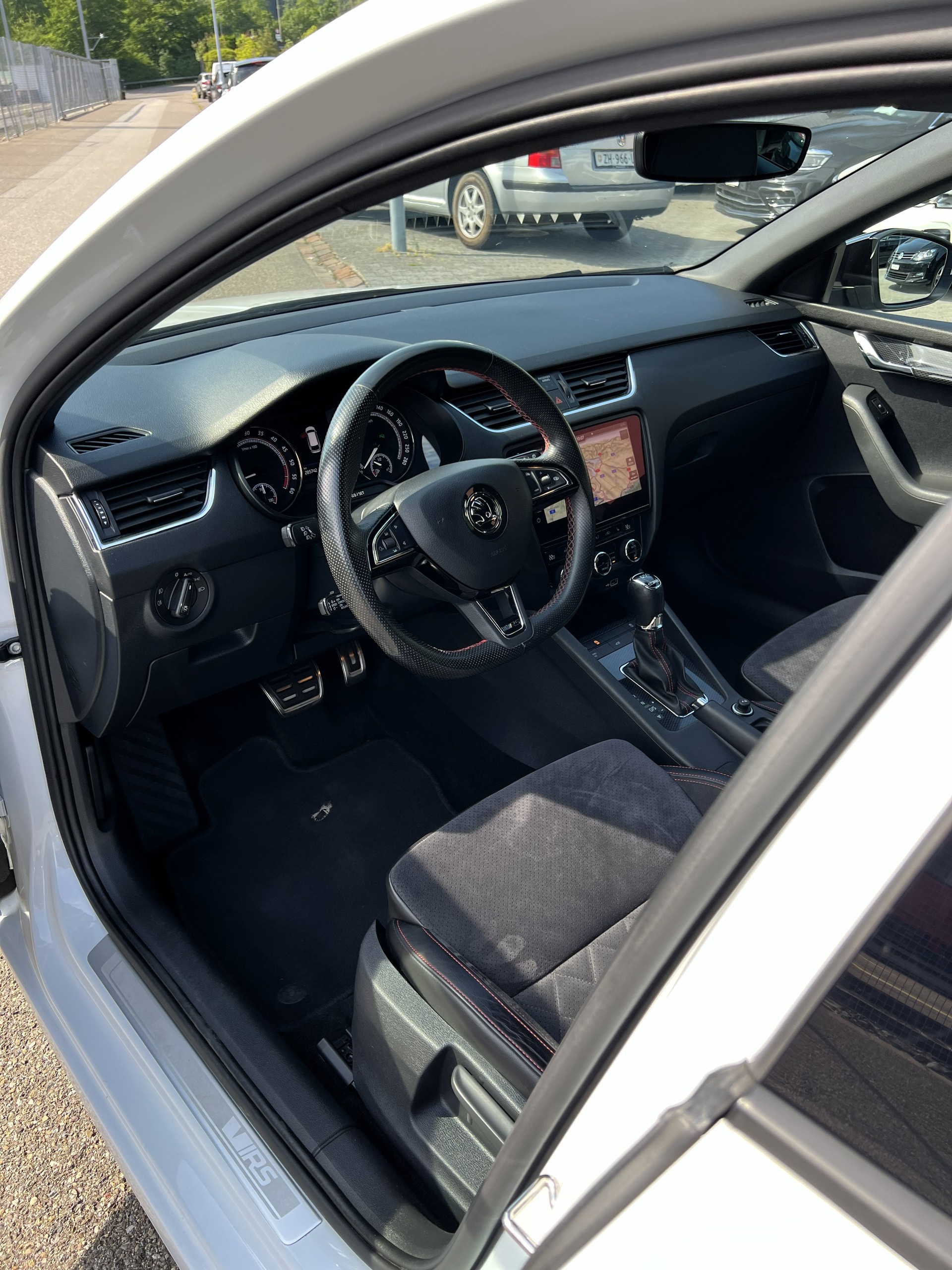 SKODA Octavia Combi 2.0 TDI RS 4x4 DSG-image-17