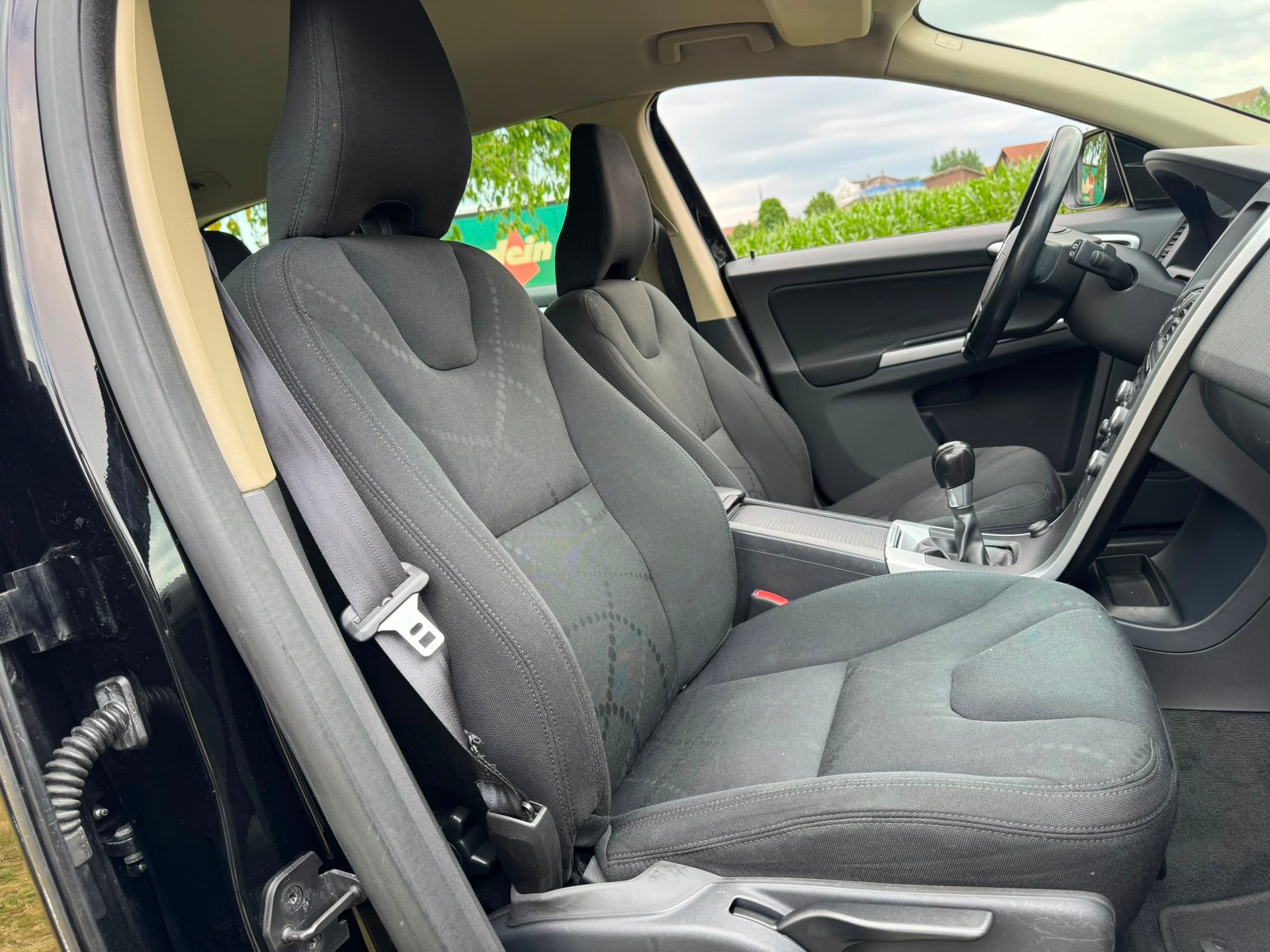 VOLVO XC60 DRIVe Kinetic-image-13