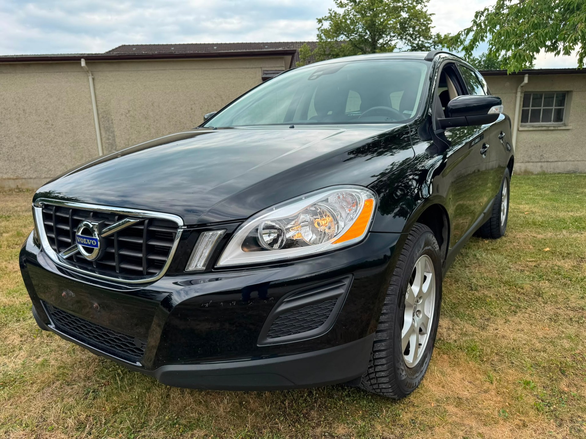VOLVO XC60 DRIVe Kinetic-image-0