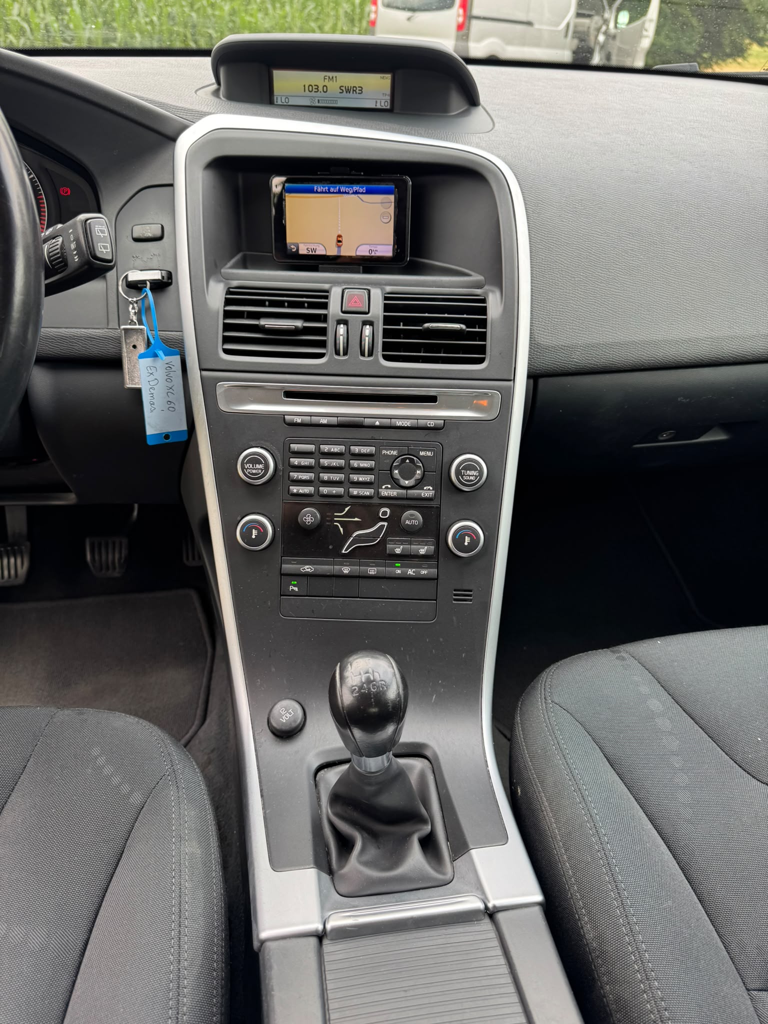VOLVO XC60 DRIVe Kinetic-image-11