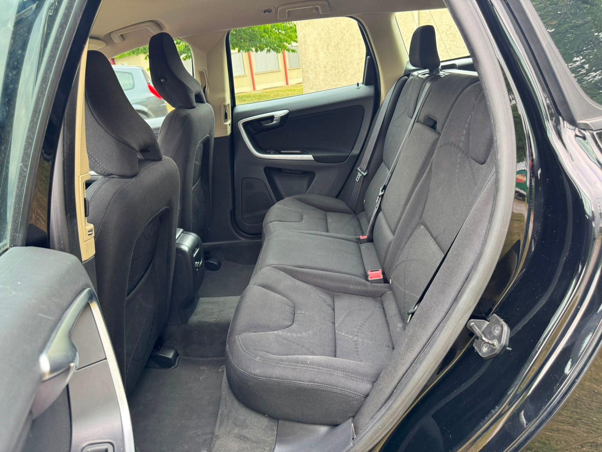 VOLVO XC60 DRIVe Kinetic-image-14