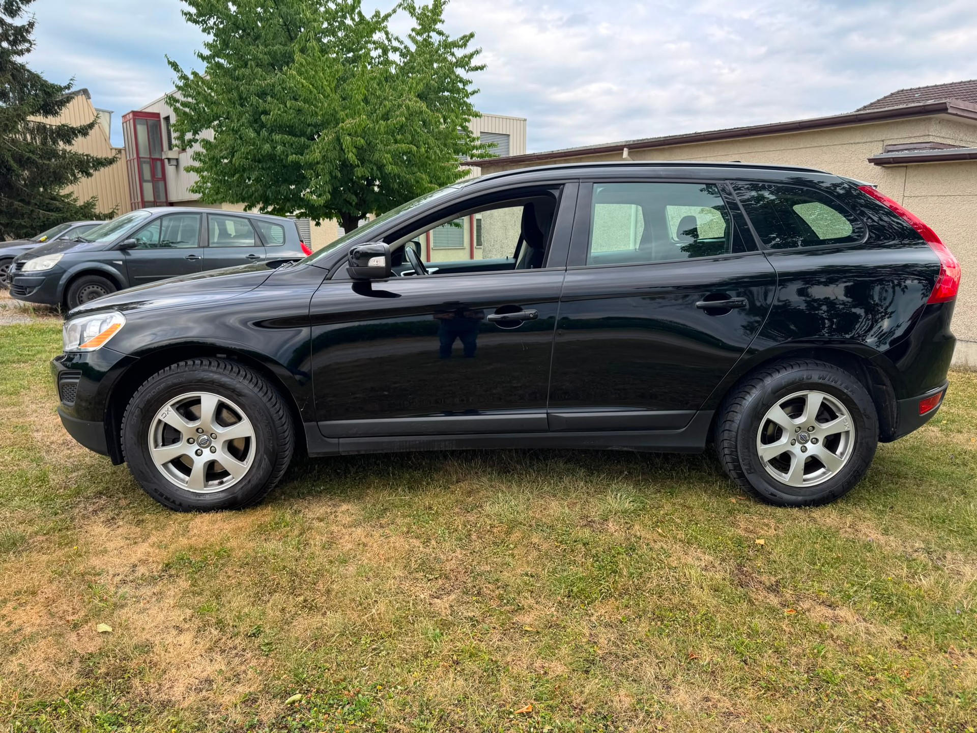 VOLVO XC60 DRIVe Kinetic-image-3