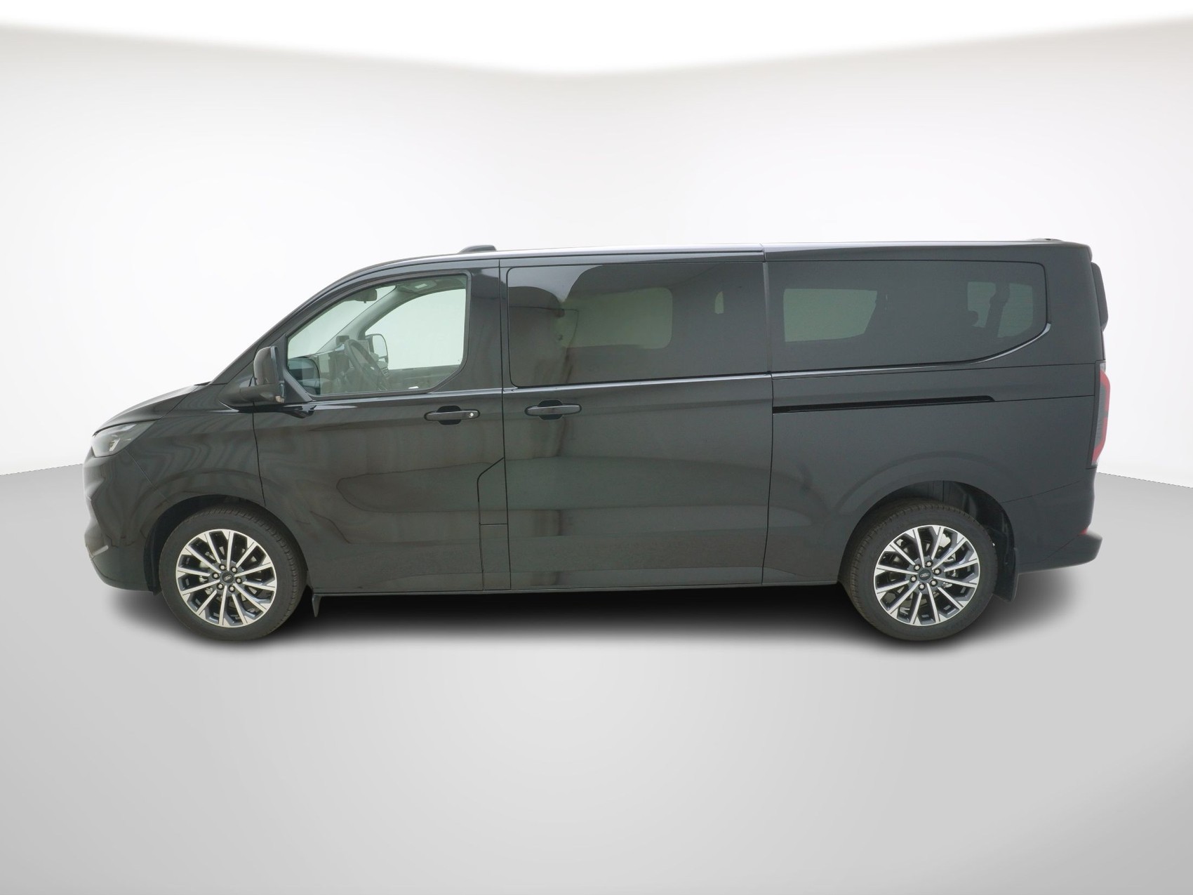 FORD Tourneo Custom 320 L2 2.0 TDCI 4x4 Titanium X-showroom-element-1
