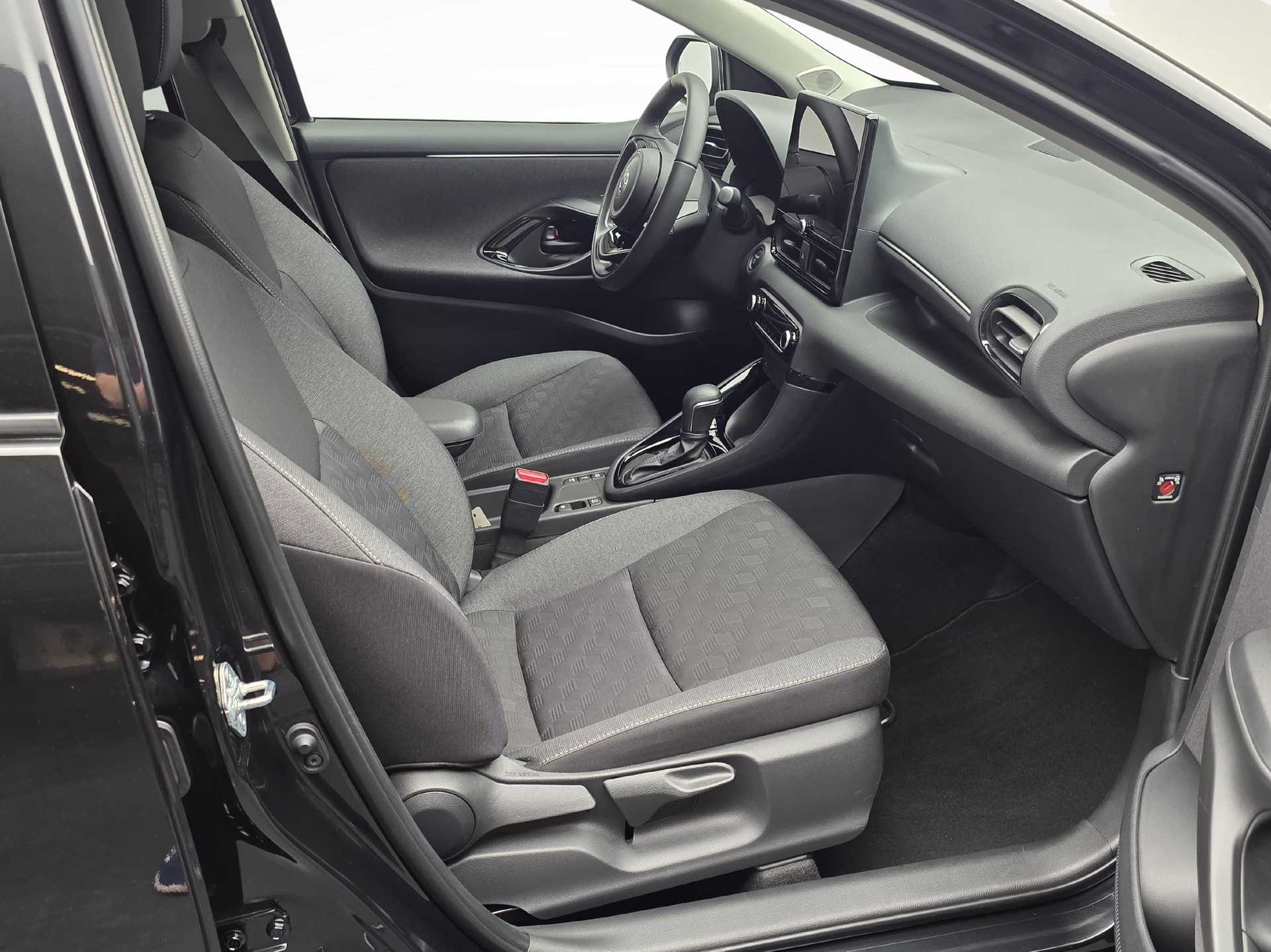TOYOTA Yaris 1.5 VVT-i HSD Trend-image-9