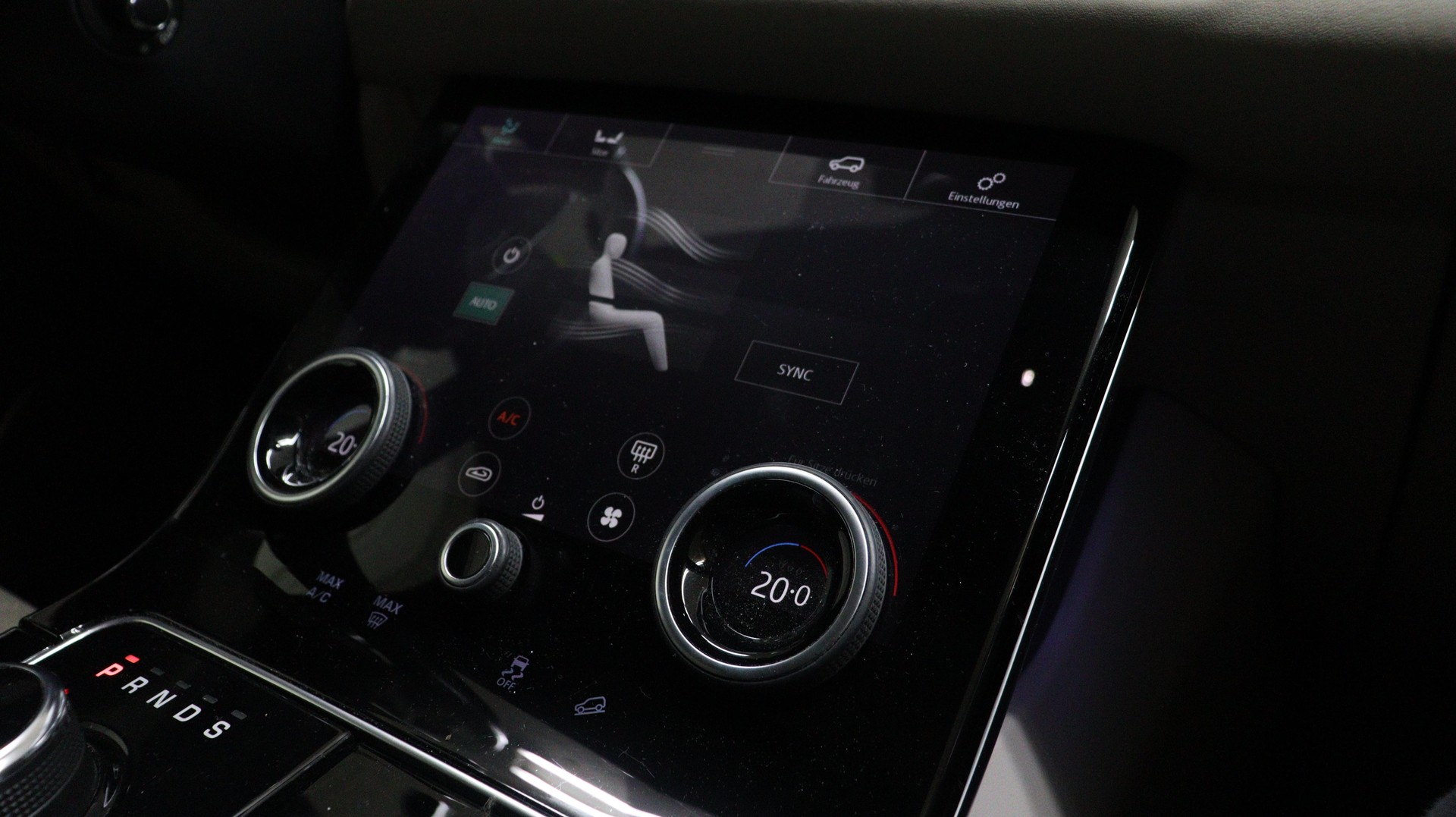 LAND ROVER Range Rover Velar 2.0 T R-Dynamic SE-image-7