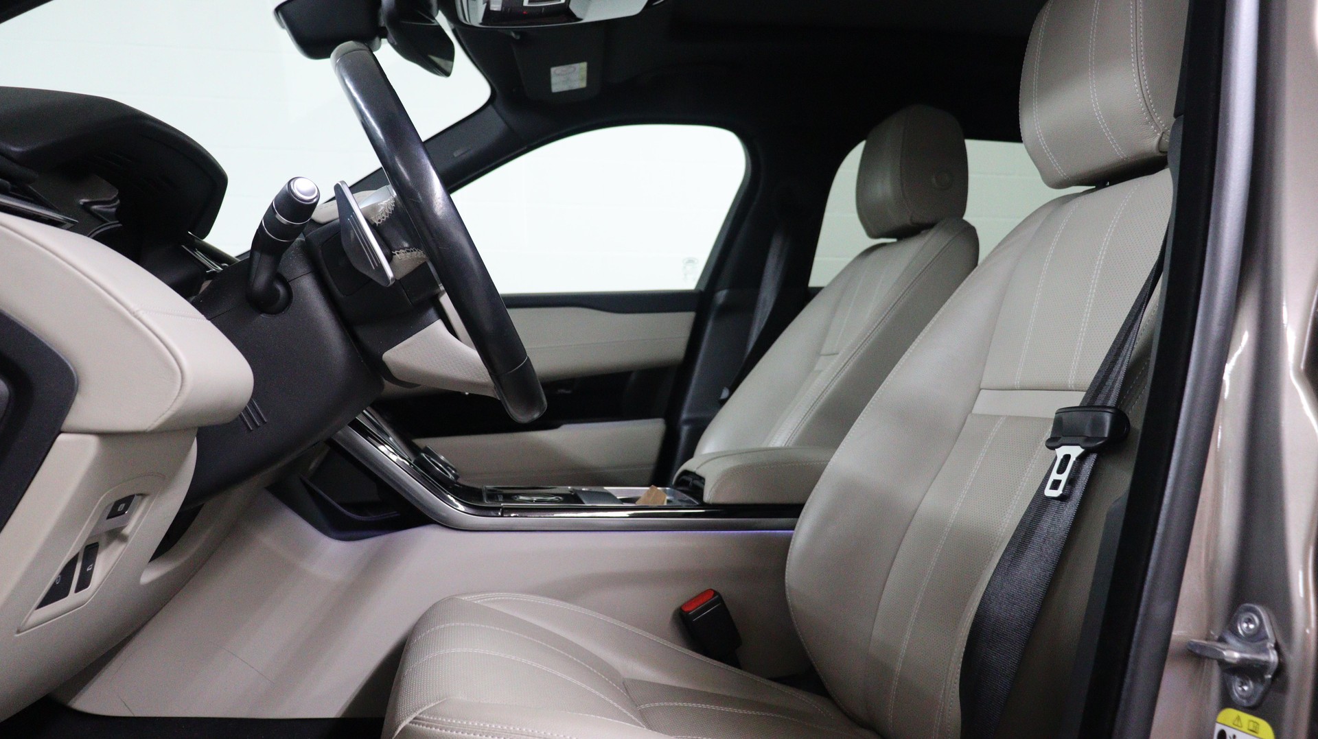 LAND ROVER Range Rover Velar 2.0 T R-Dynamic SE-image-2