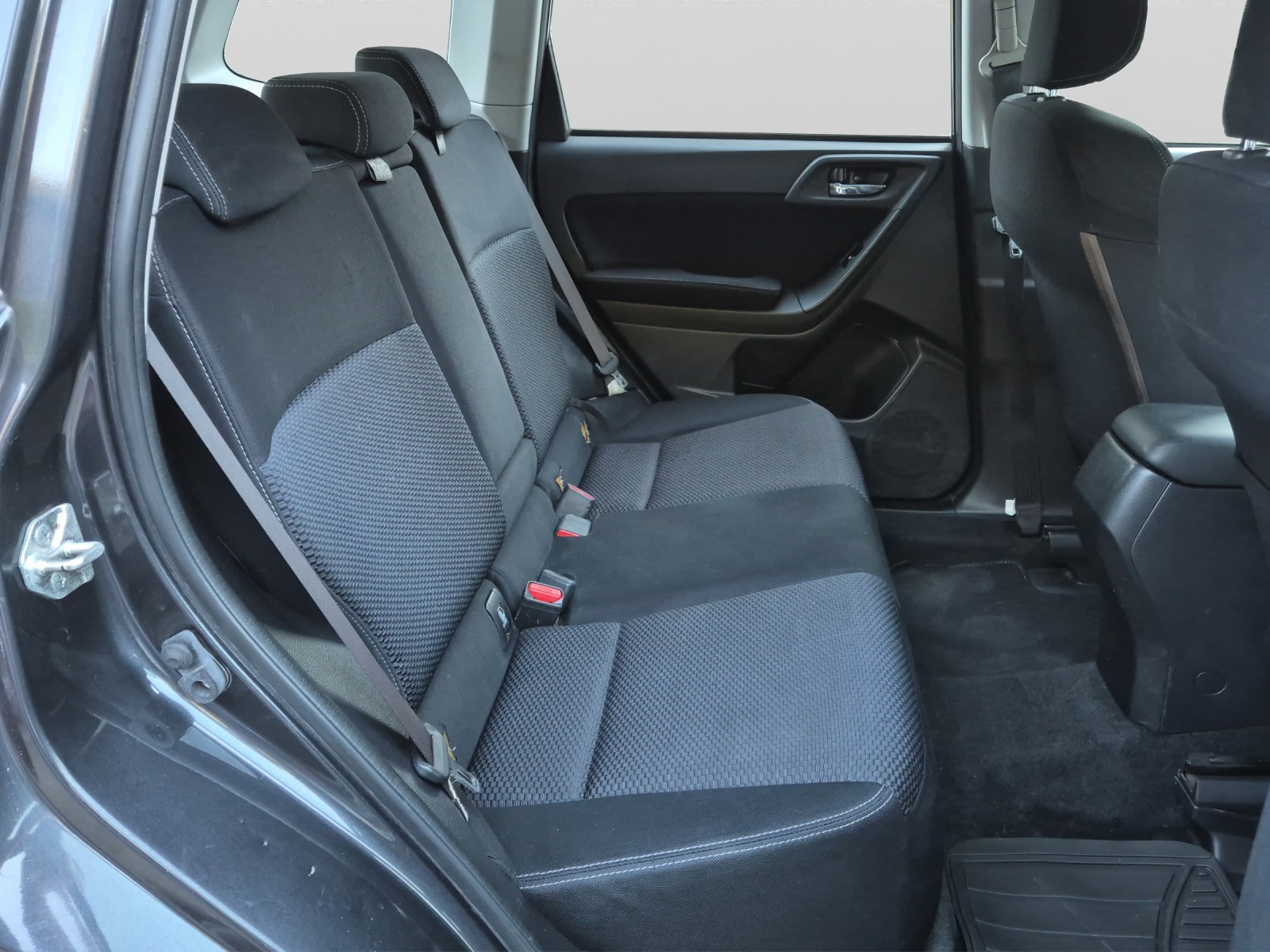 SUBARU Forester 2.0i Swiss Lineartronic-image-12