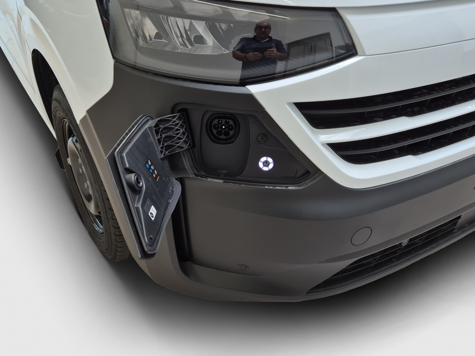VW Transporter 2.5 TSI e-Hybrid-image-14