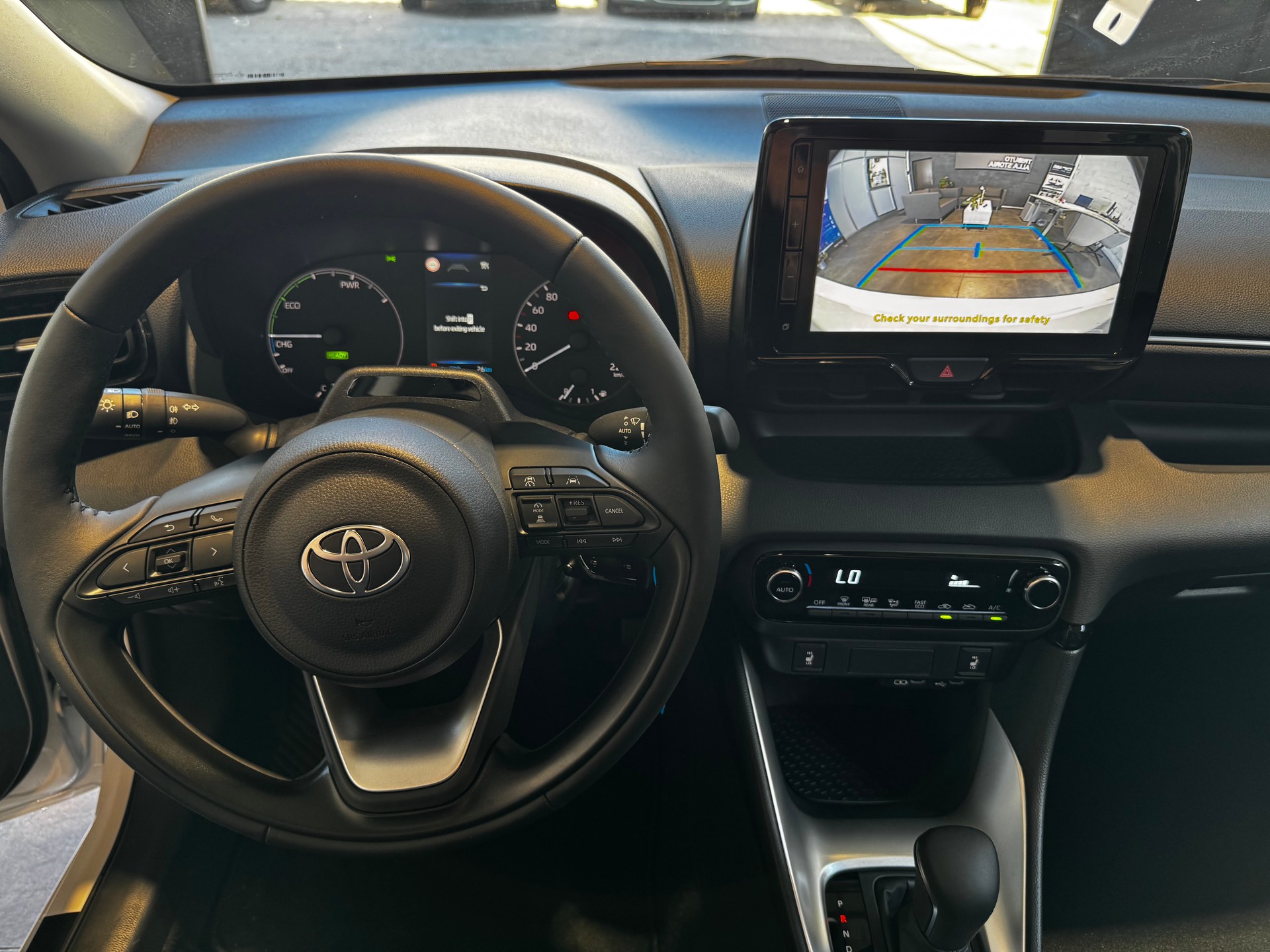 TOYOTA Yaris 1.5 Comfort e-CVT-image-11
