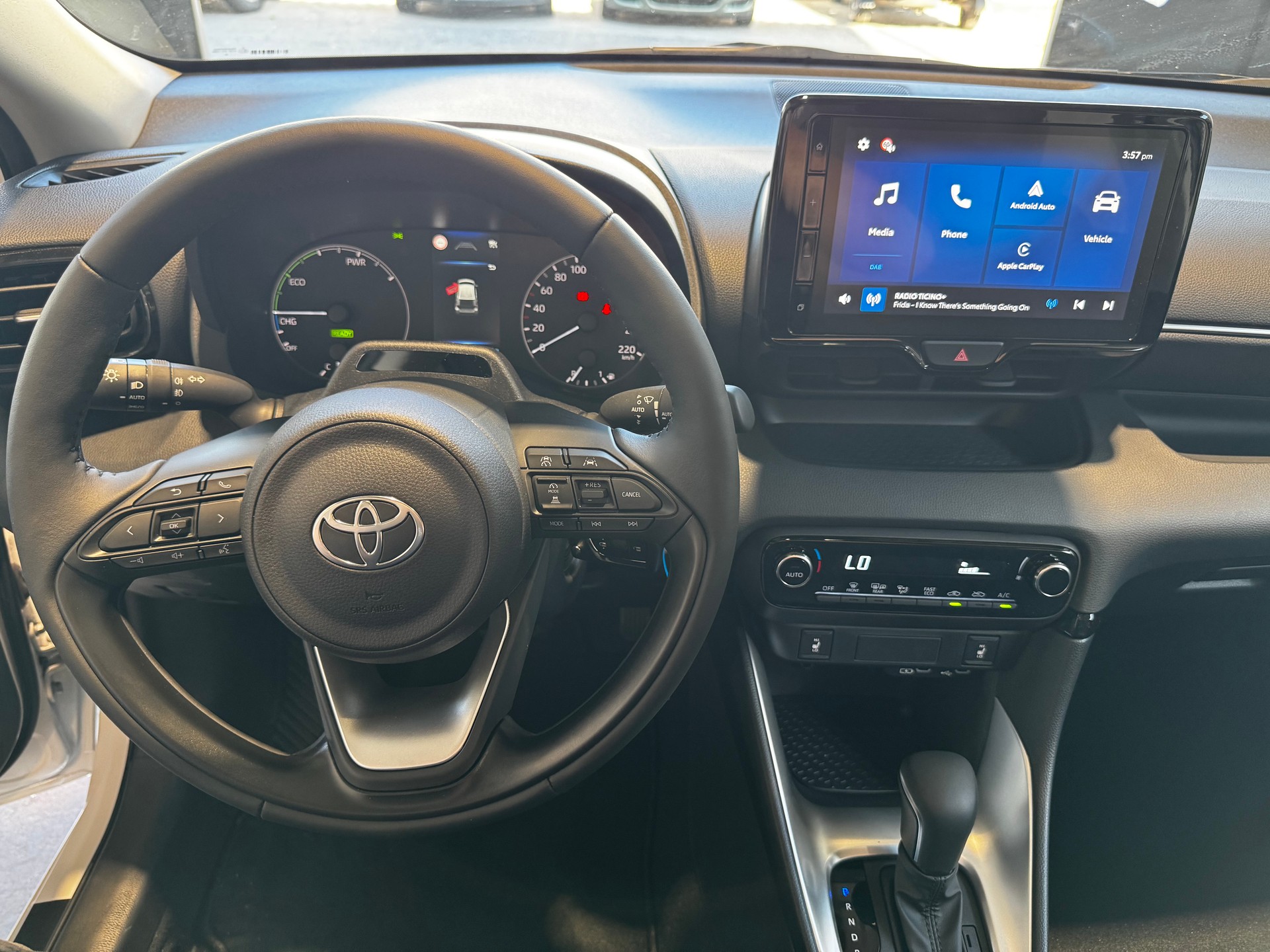 TOYOTA Yaris 1.5 Comfort e-CVT-image-10
