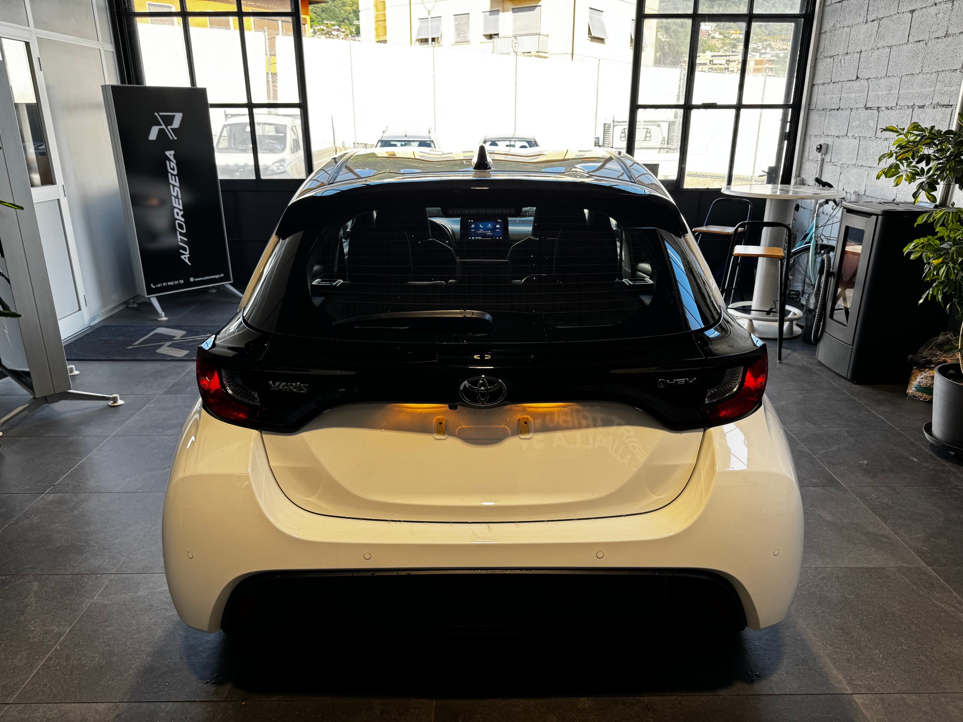 TOYOTA Yaris 1.5 Comfort e-CVT-image-5