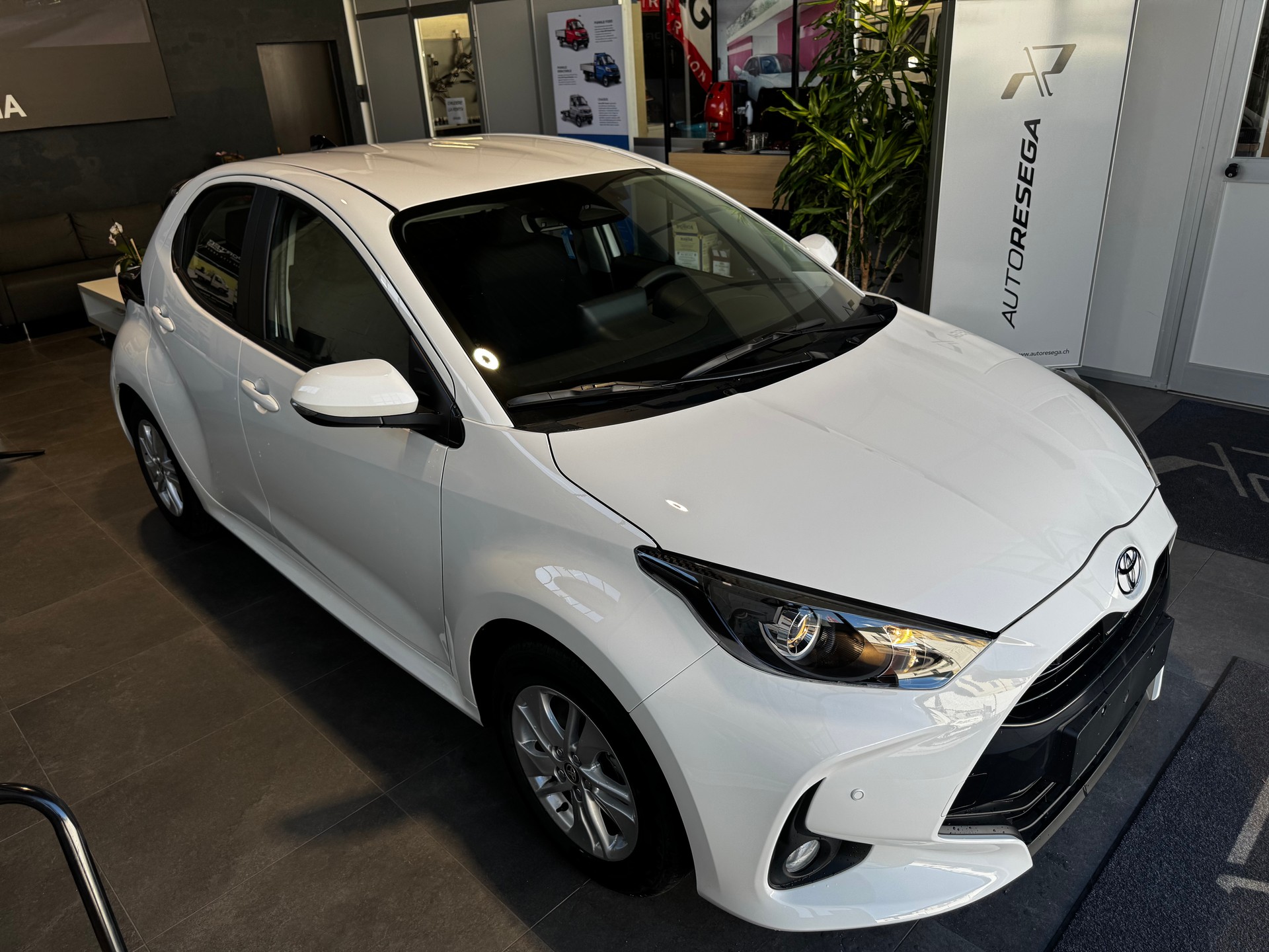 TOYOTA Yaris 1.5 Comfort e-CVT-image-0
