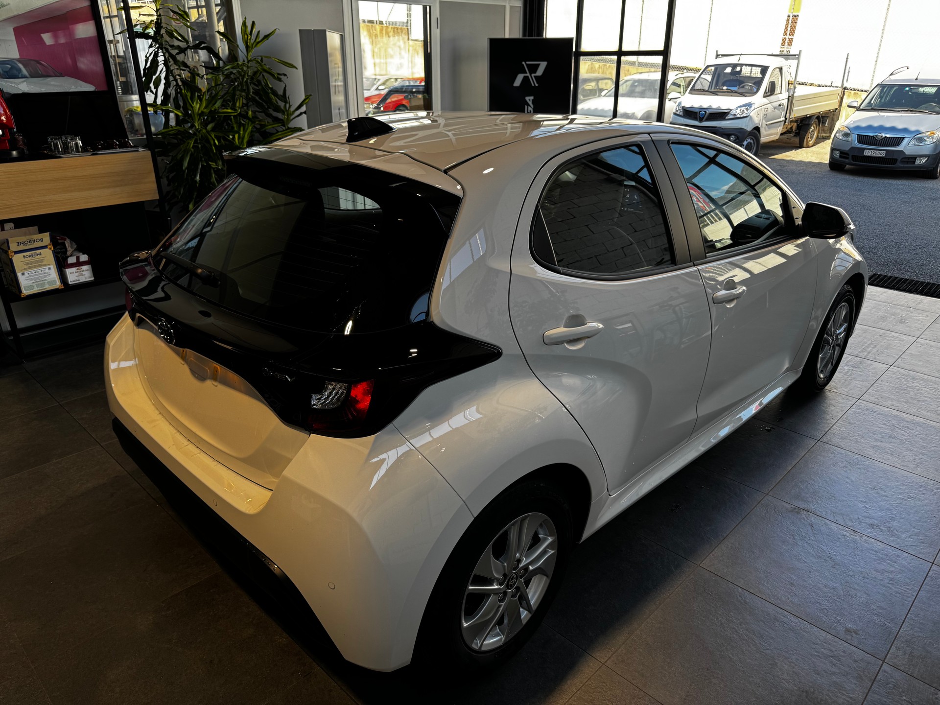 TOYOTA Yaris 1.5 Comfort e-CVT-image-3