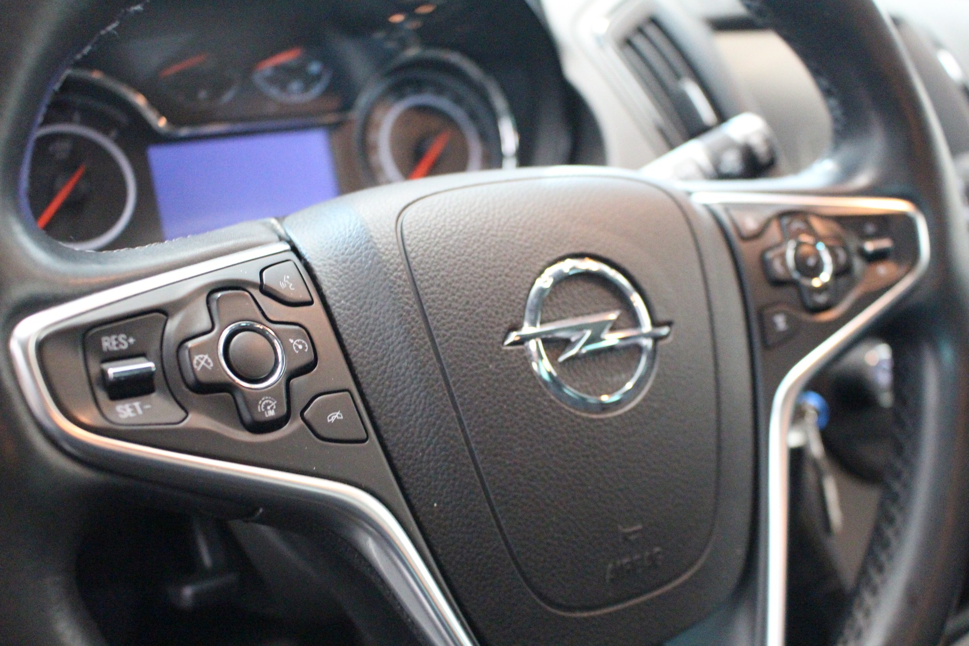 OPEL Insignia Sports Tourer 2.0 CDTi 170 4x4 Edition-image-13