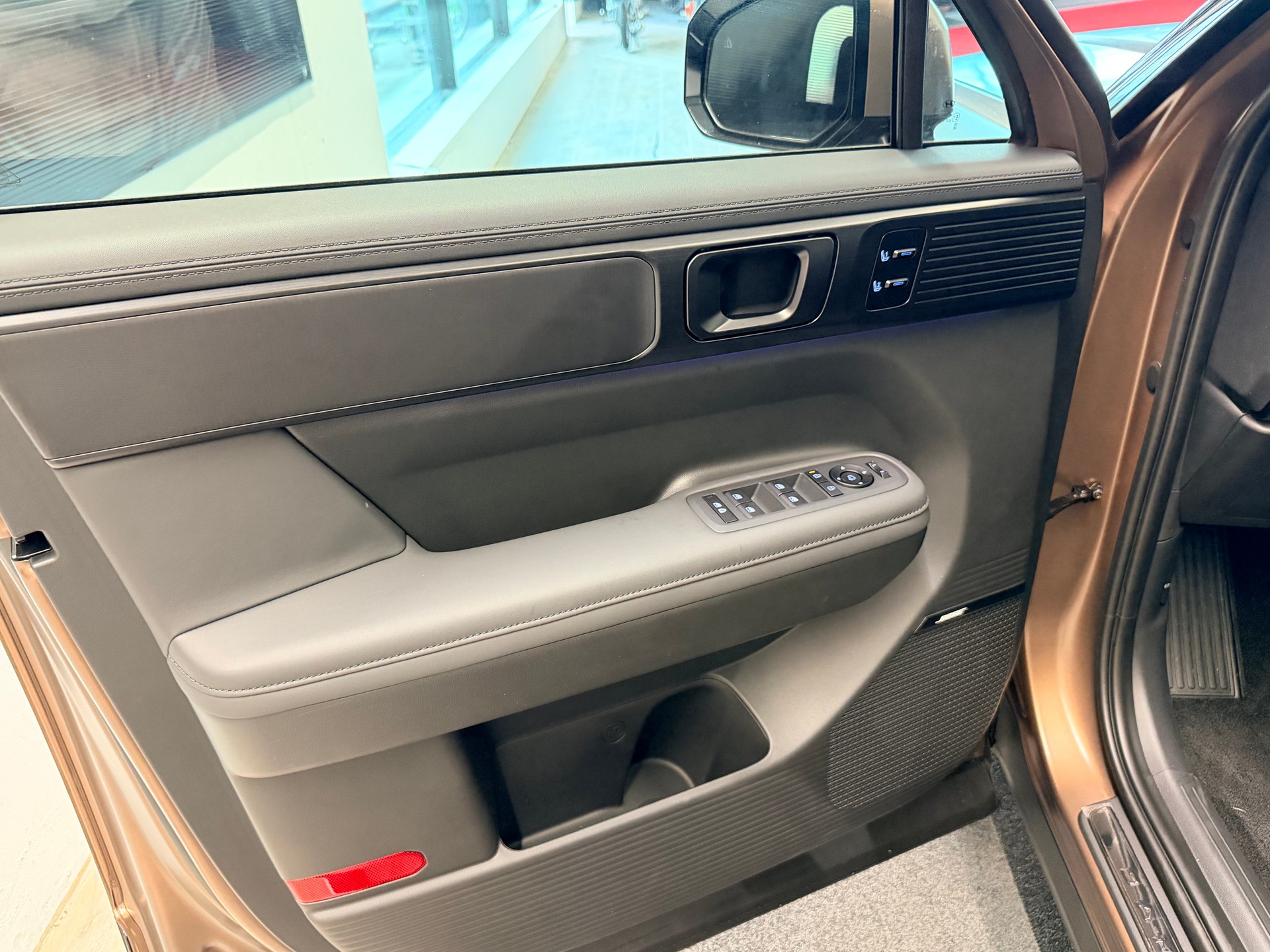 HYUNDAI Santa Fe 1.6 T-GDi PHEV Calligraphy 4WD Automatic-image-6