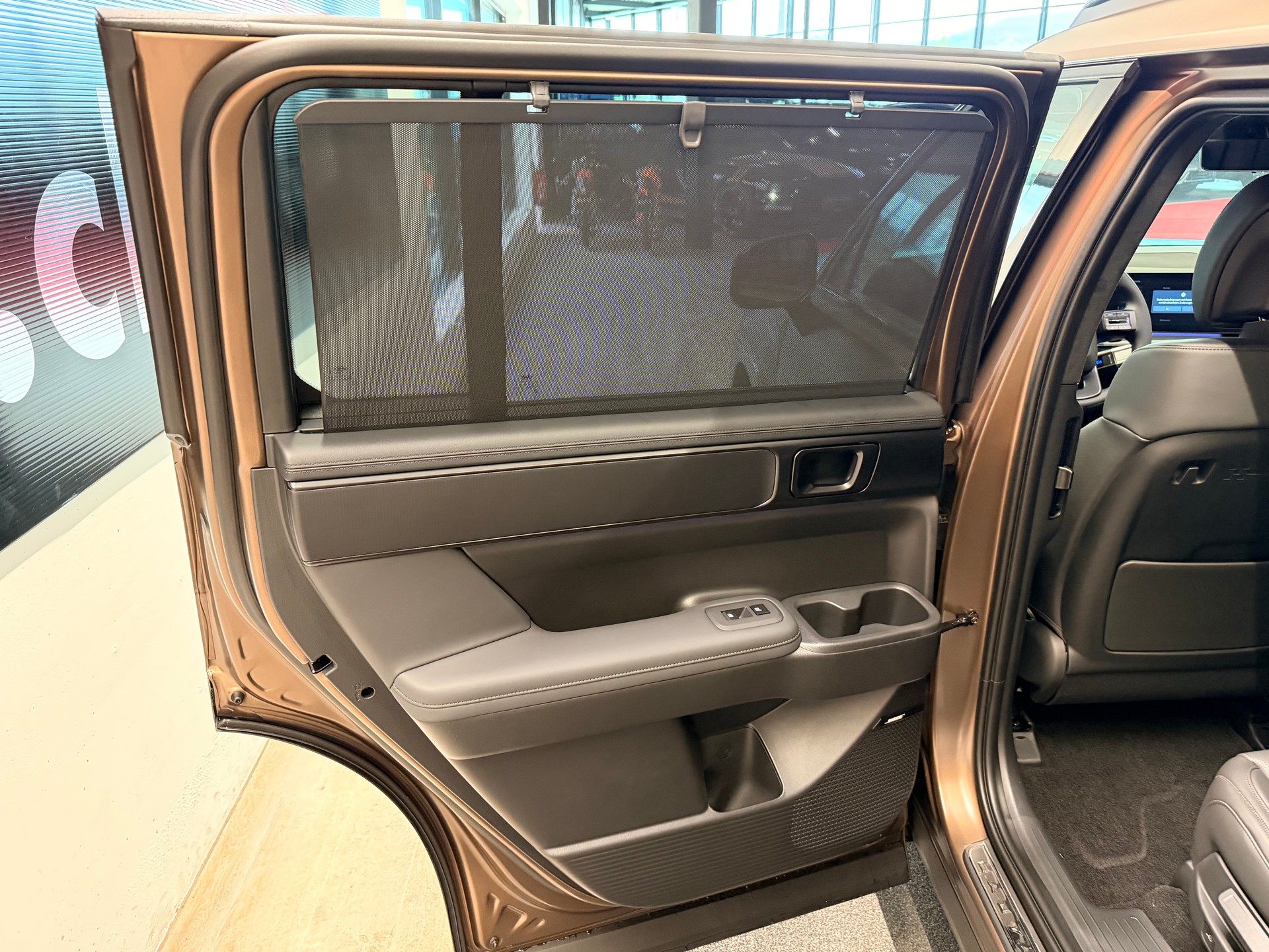 HYUNDAI Santa Fe 1.6 T-GDi PHEV Calligraphy 4WD Automatic-image-10
