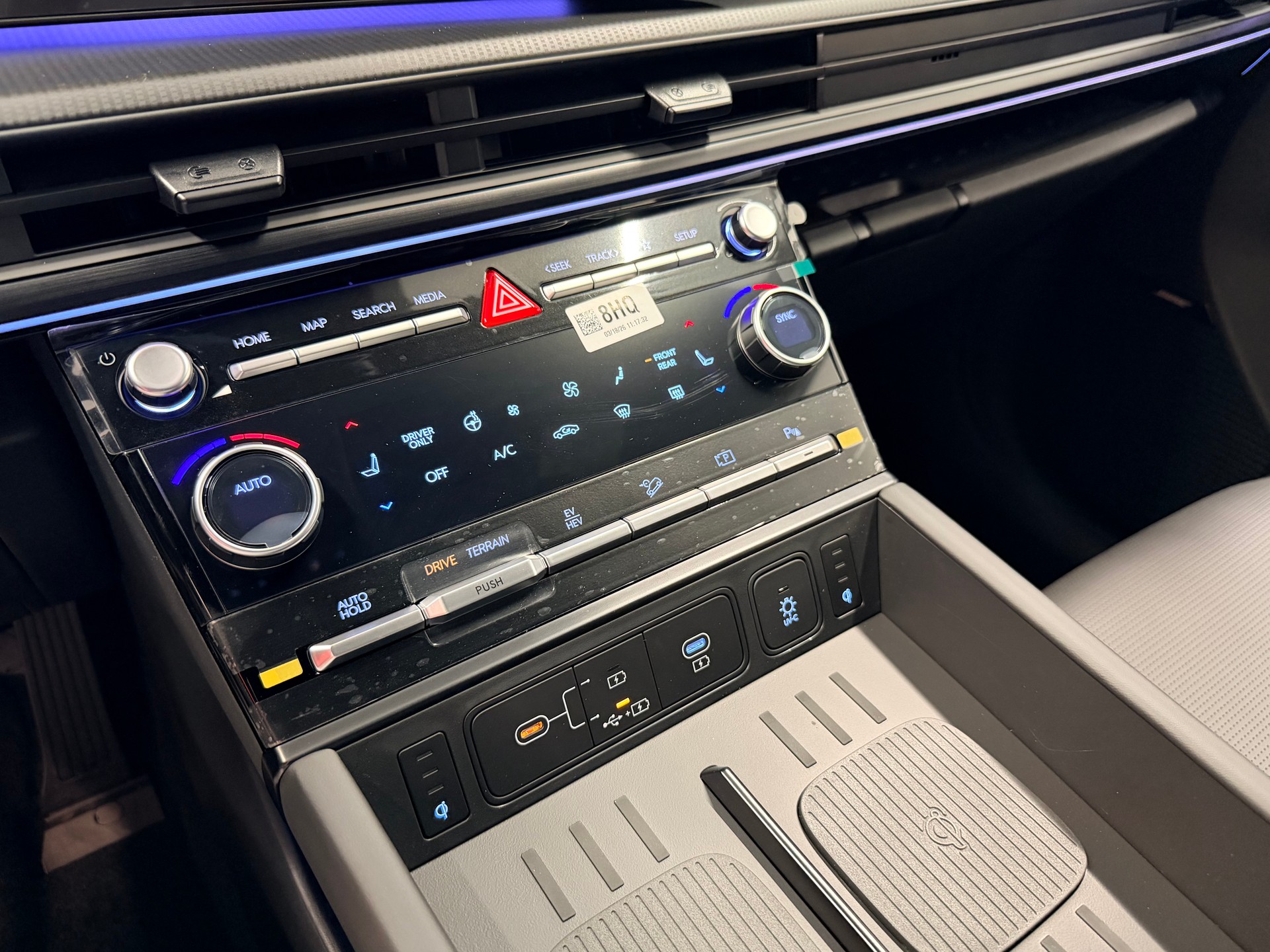 HYUNDAI Santa Fe 1.6 T-GDi PHEV Calligraphy 4WD Automatic-image-21