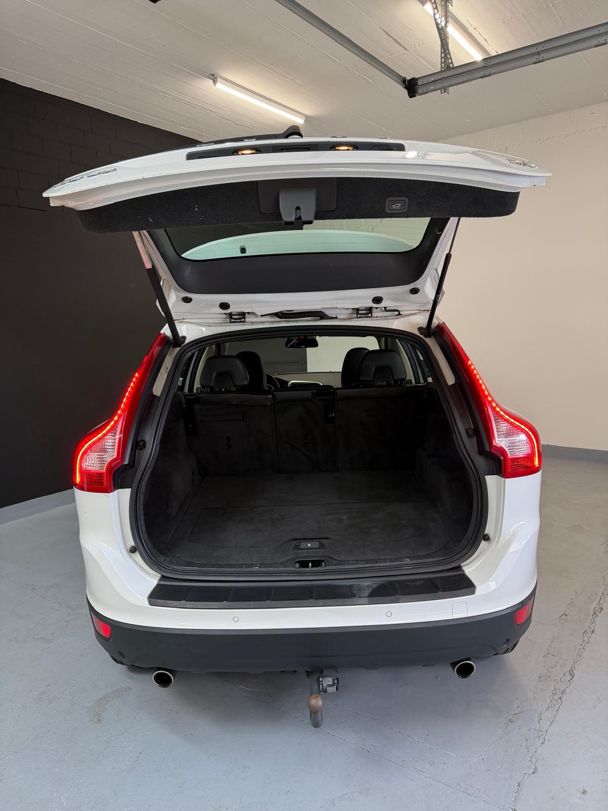 VOLVO XC60 D5 AWD Kinetic Geartronic ***CH-Fahrzeug***-image-5