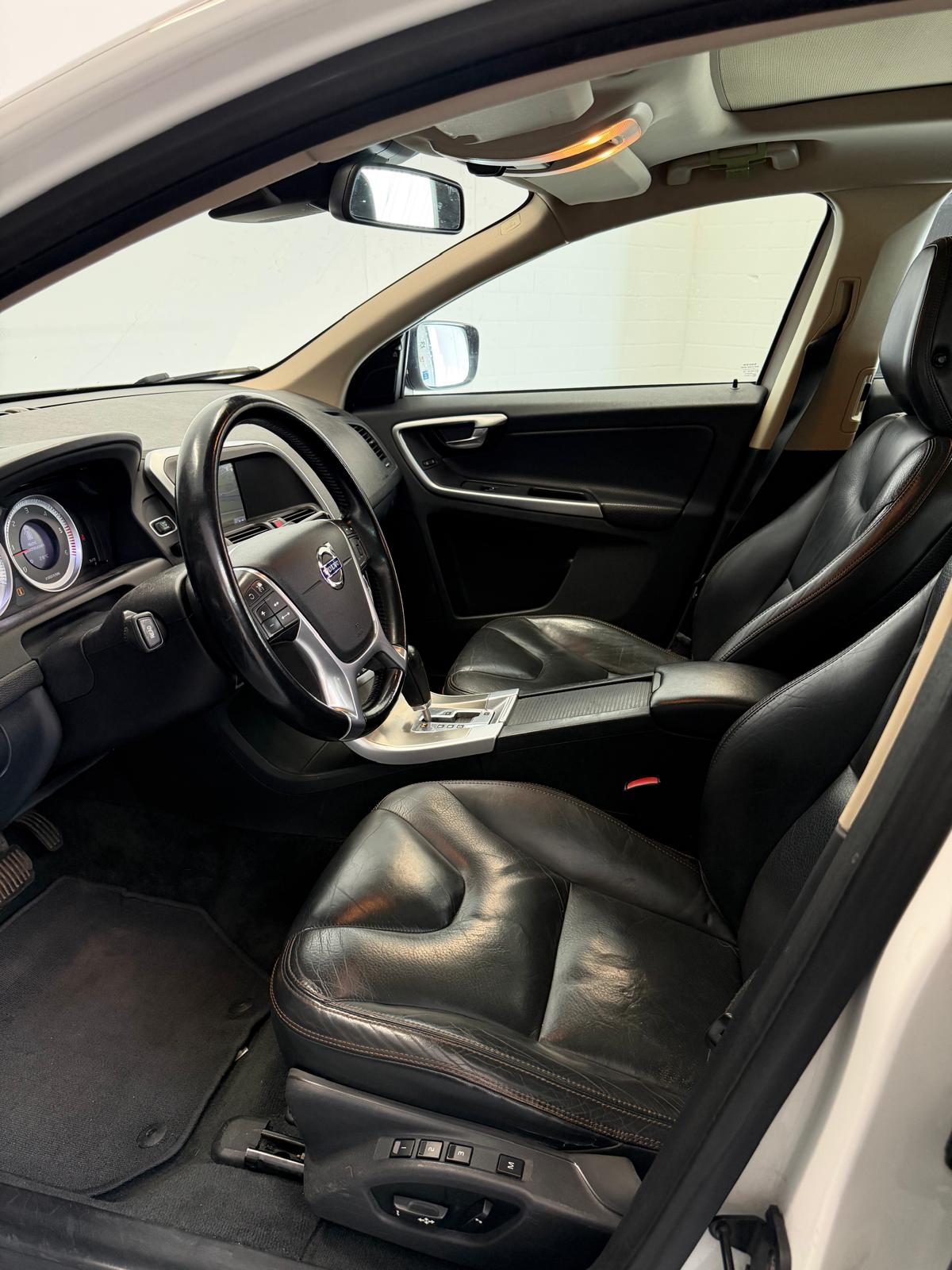 VOLVO XC60 D5 AWD Kinetic Geartronic ***CH-Fahrzeug***-image-13