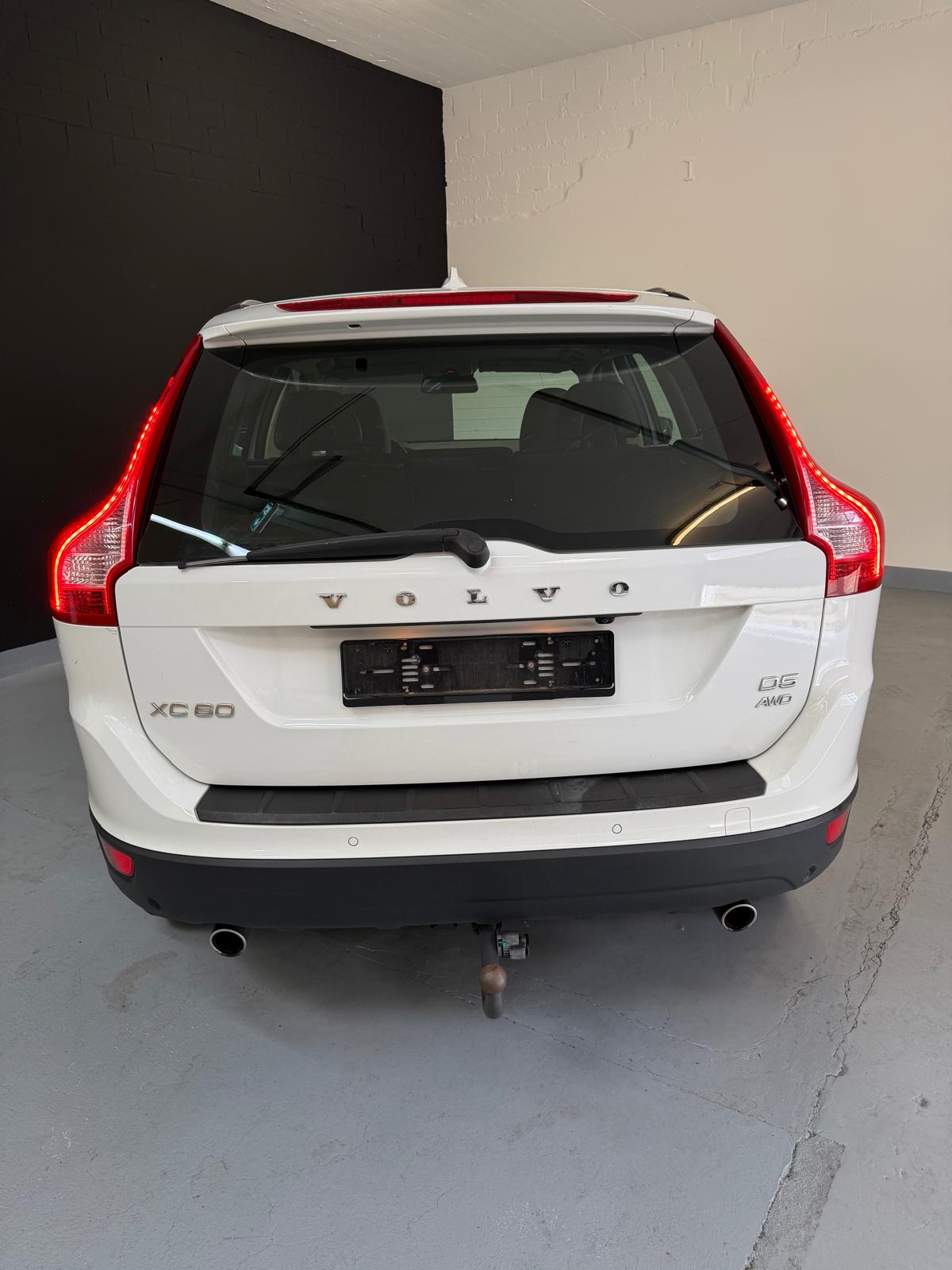 VOLVO XC60 D5 AWD Kinetic Geartronic ***CH-Fahrzeug***-image-4