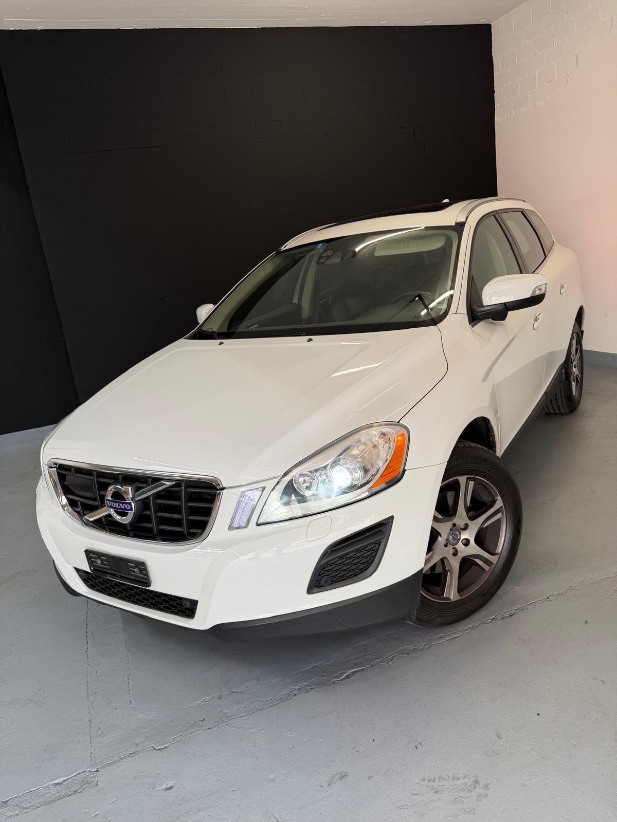 VOLVO XC60 D5 AWD Kinetic Geartronic ***CH-Fahrzeug***-image-2