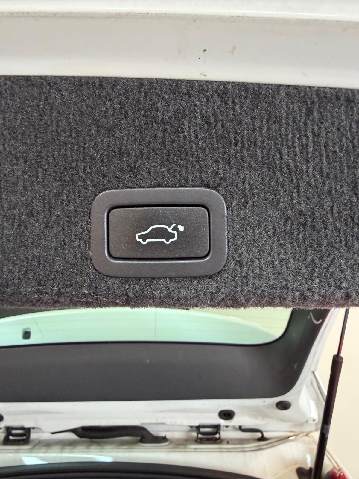 VOLVO XC60 D5 AWD Kinetic Geartronic ***CH-Fahrzeug***-image-12