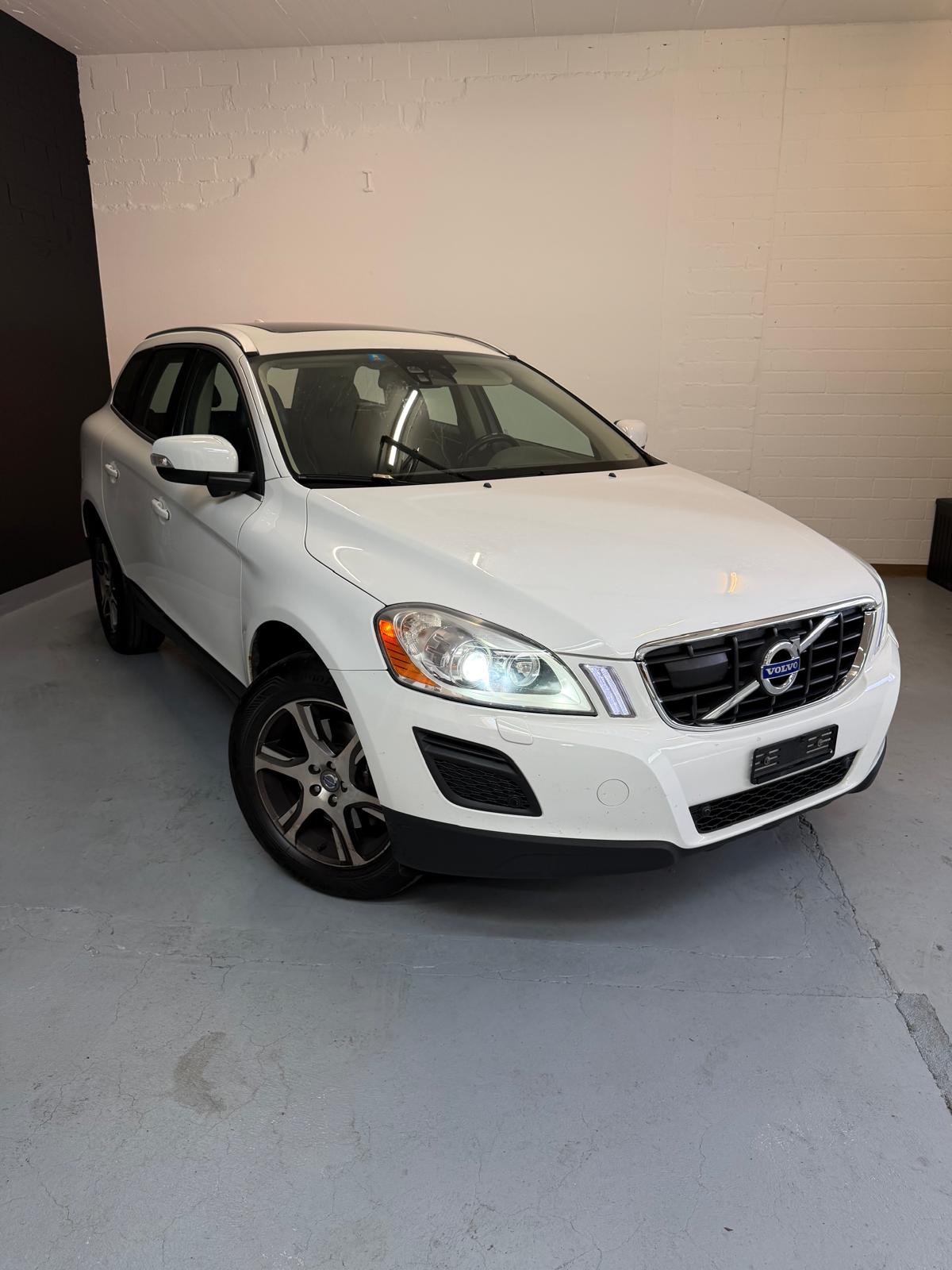 VOLVO XC60 D5 AWD Kinetic Geartronic ***CH-Fahrzeug***-image-0