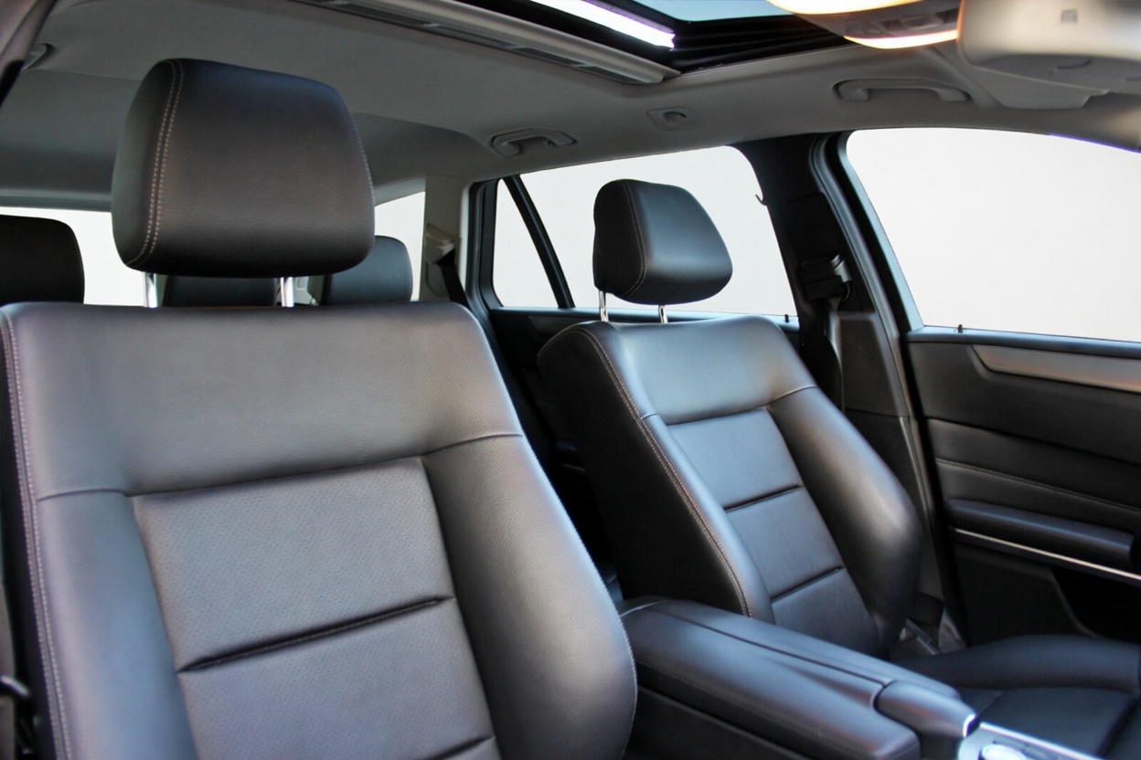 MERCEDES-BENZ E 250 BlueTEC Avantgarde 4Matic 7G-Tronic-image-14