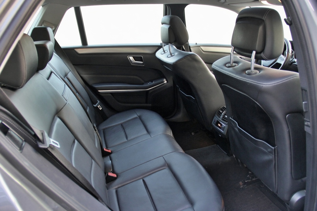 MERCEDES-BENZ E 250 BlueTEC Avantgarde 4Matic 7G-Tronic-image-11