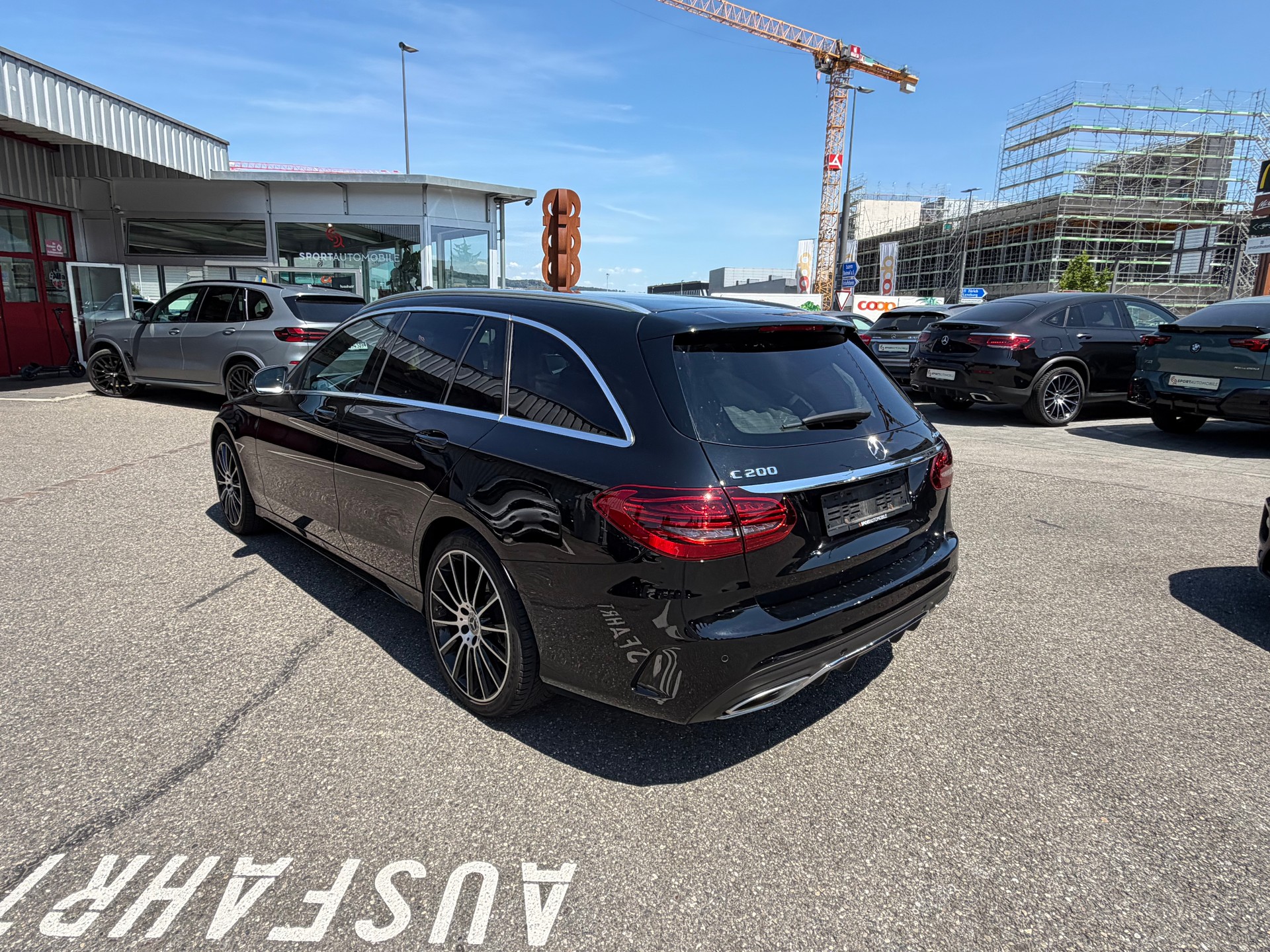 MERCEDES-BENZ C 200 AMG Line 4Matic 9G-Tronic-image-2